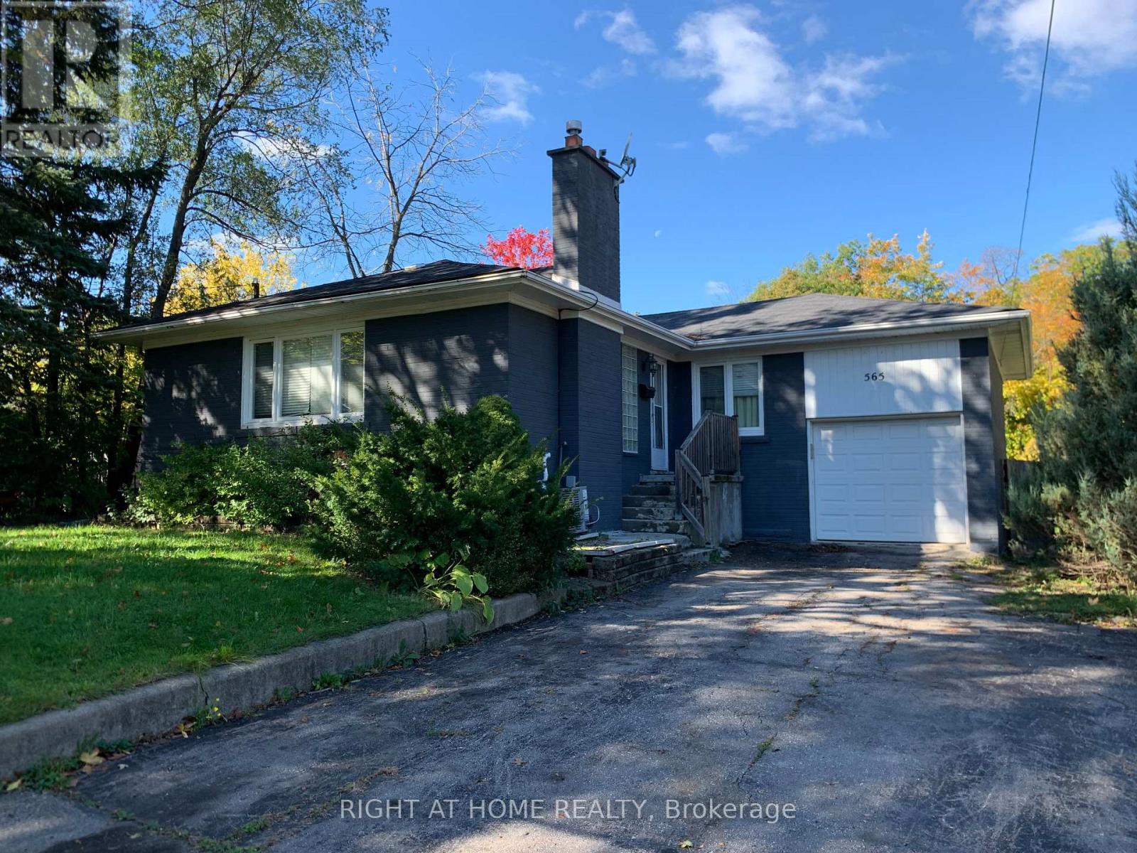Detached at 565 WILDWOOD DRIVE, Oakville (WO West)