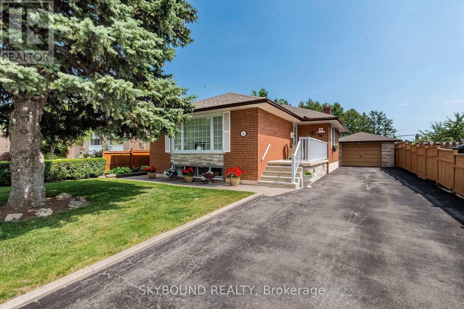 Detached at 33 BRADSTOCK ROAD, Toronto (Humbermede)