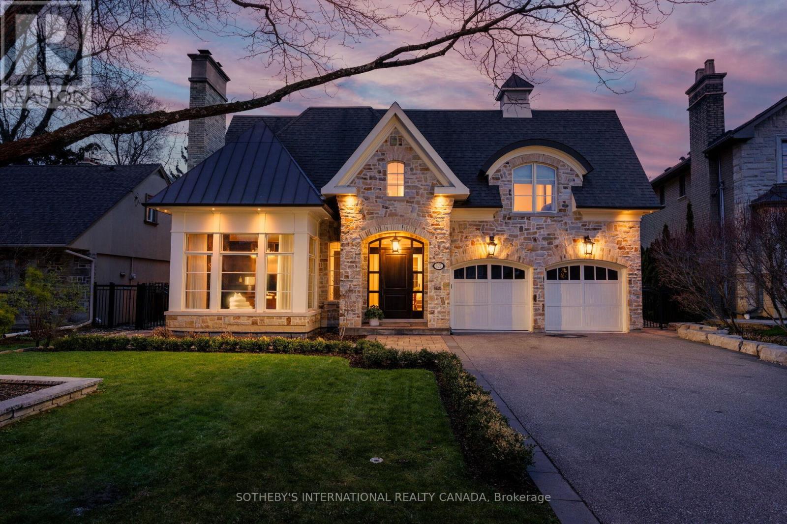 Detached at 122 WIMBLETON ROAD, Toronto (Edenbridge-Humber Valley)