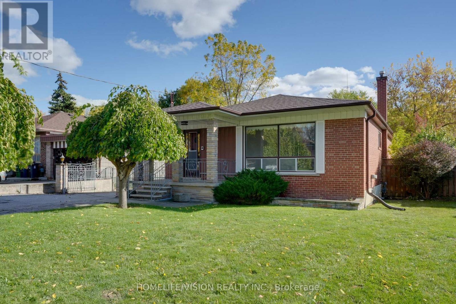 Detached at 239 EPSOM DOWNS DRIVE, Toronto (Downsview-Roding-CFB)