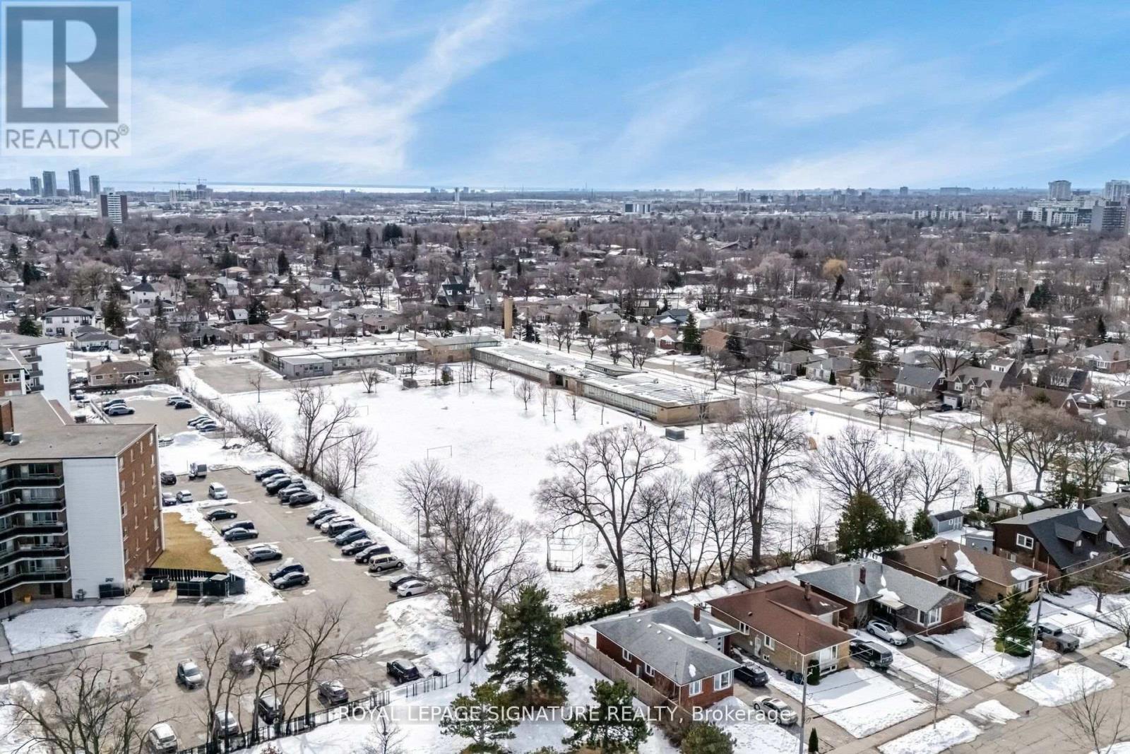 Apartment at 926 - 2 EVA ROAD E, Toronto