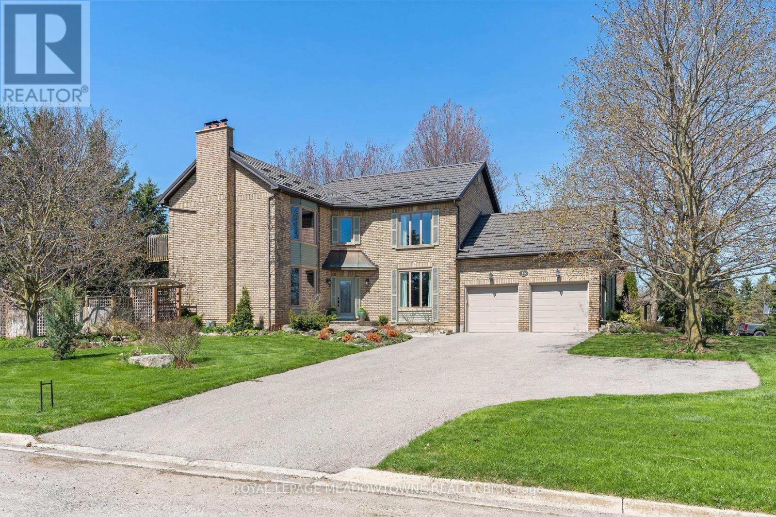 Detached at 16 OAK RIDGE DRIVE, Halton Hills (Glen Williams)