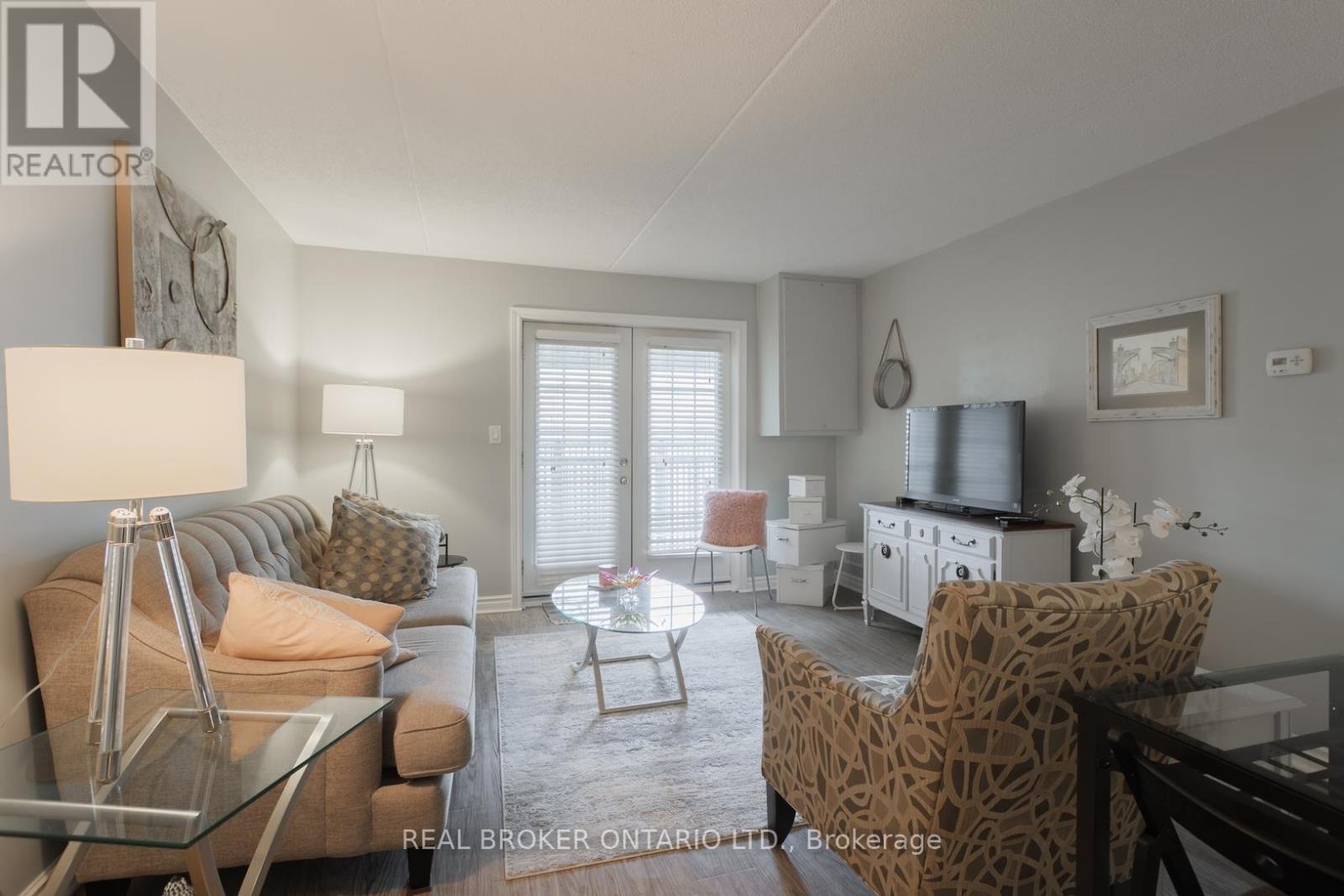 Apartment at 218 - 2040 CLEAVER AVENUE, Burlington (Headon)