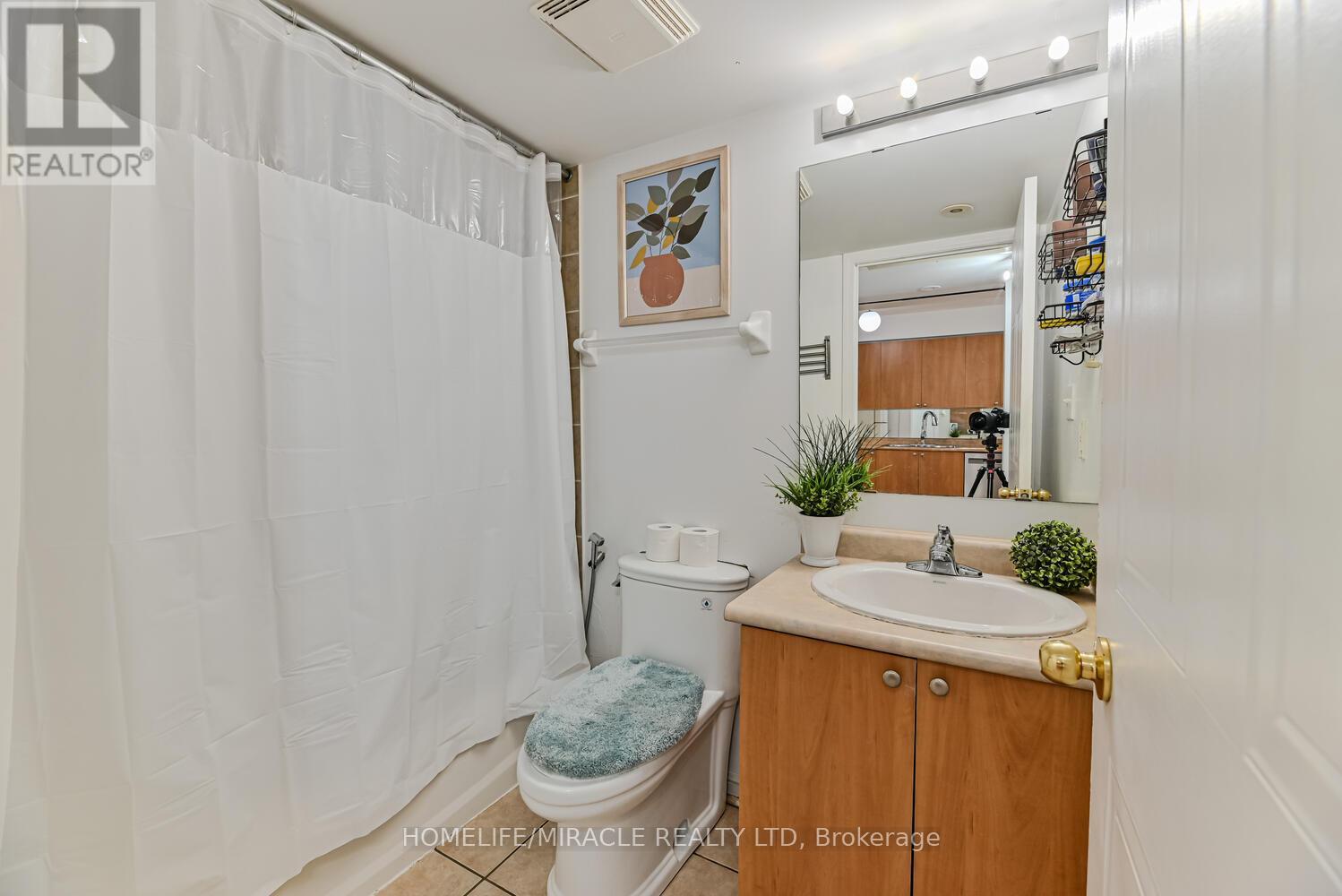 Townhouse at 5 - 4620 GUILDWOOD WAY, Mississauga
