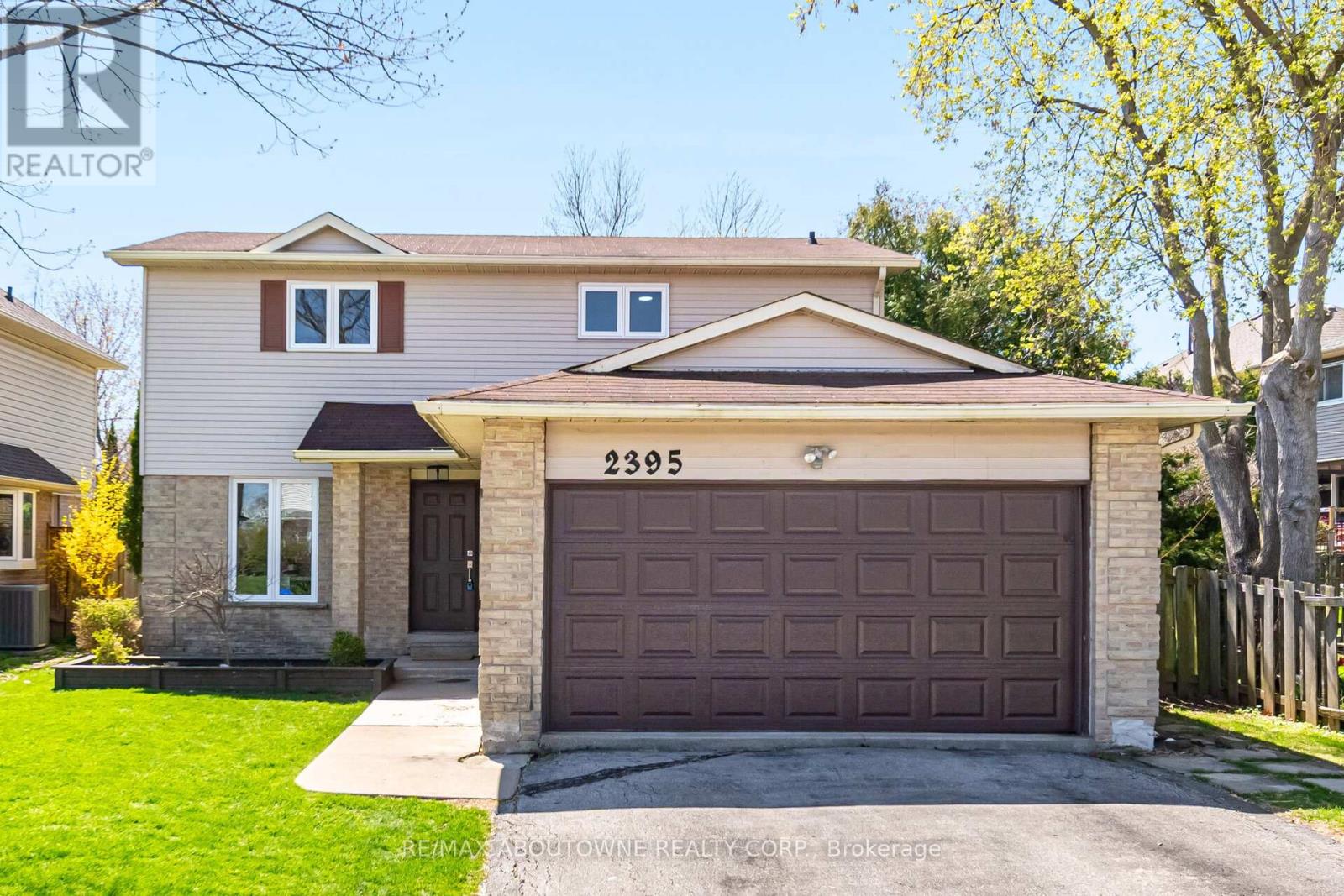 Detached at 2395 ARNOLD CRESCENT, Burlington (Brant Hills)