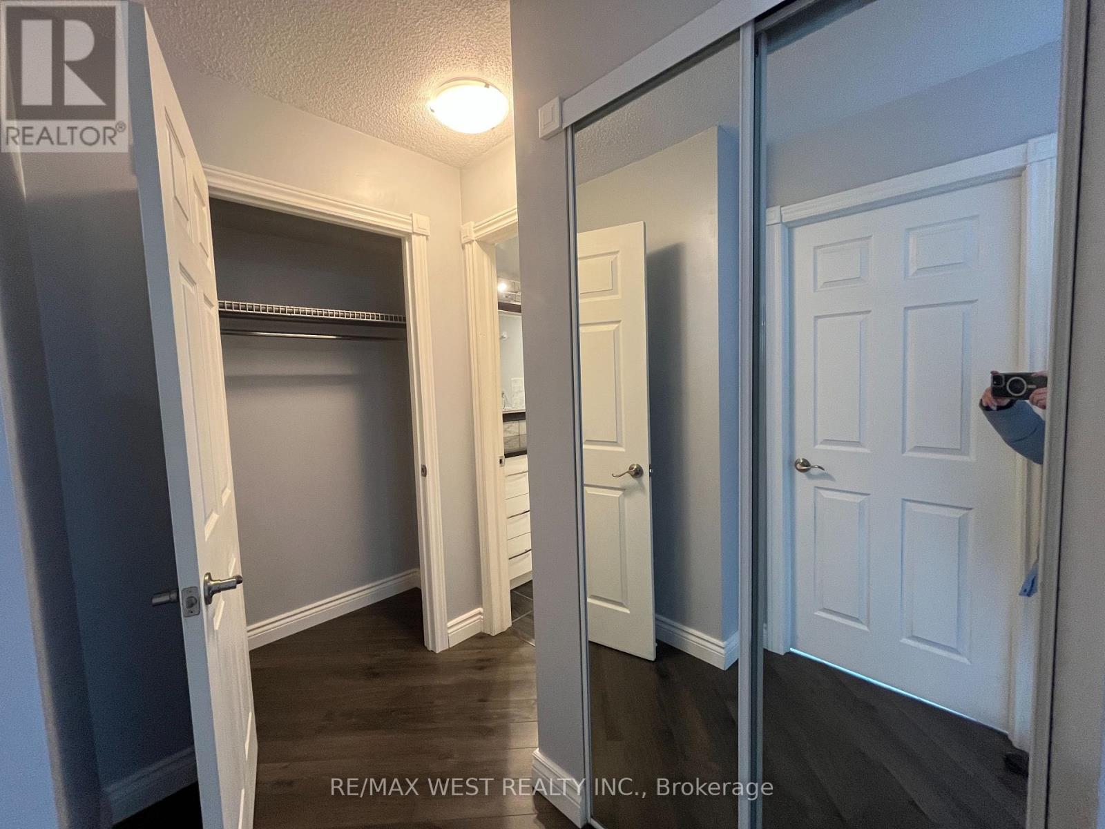 Apartment at 1007 - 300 WEBB DRIVE, Mississauga