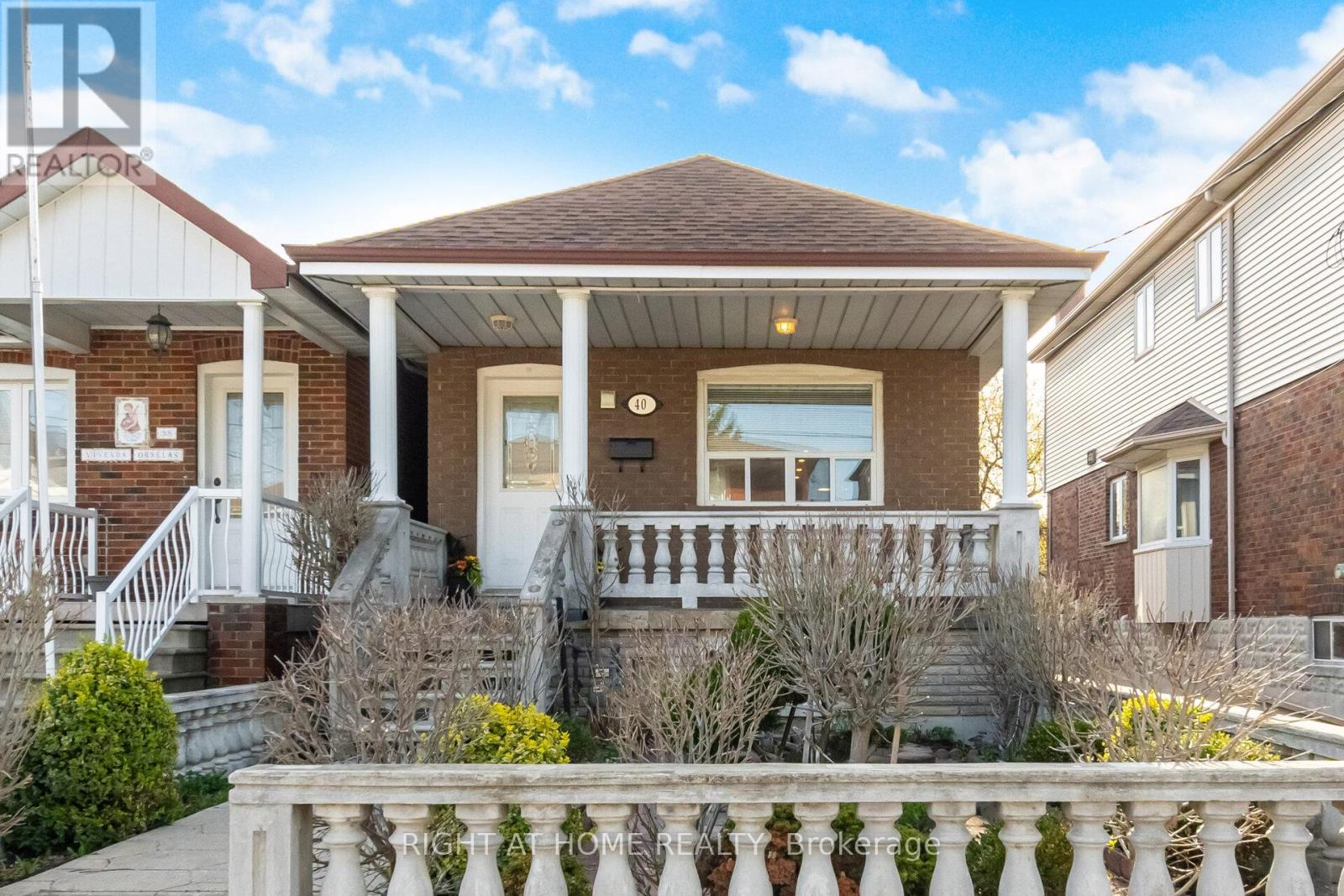 Detached at 40 SANDERSTEAD AVENUE, Toronto (Briar Hill-Belgravia)