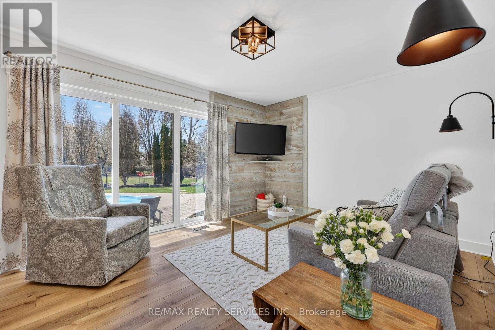Detached at 12 GLENN COURT, Caledon