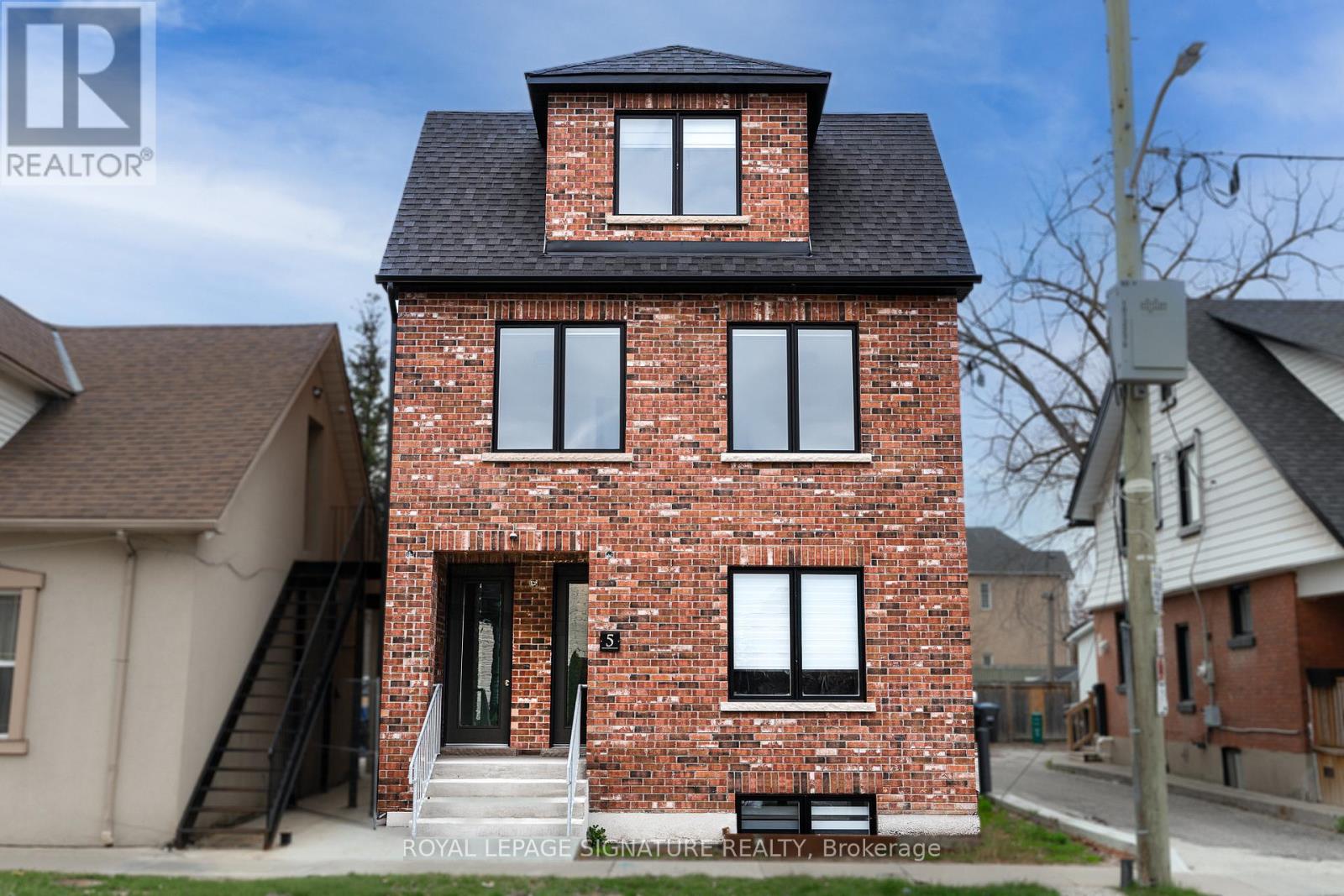 Multiplex at #3 - 5 MILL STREET N, Brampton (Downtown Brampton)