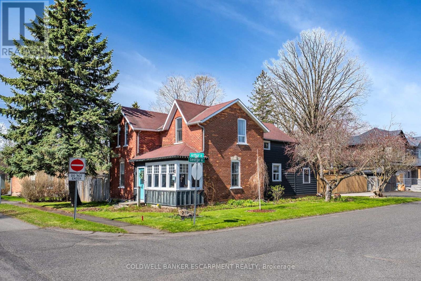 Detached at 219 ARTHUR STREET, Halton Hills (AC Acton)