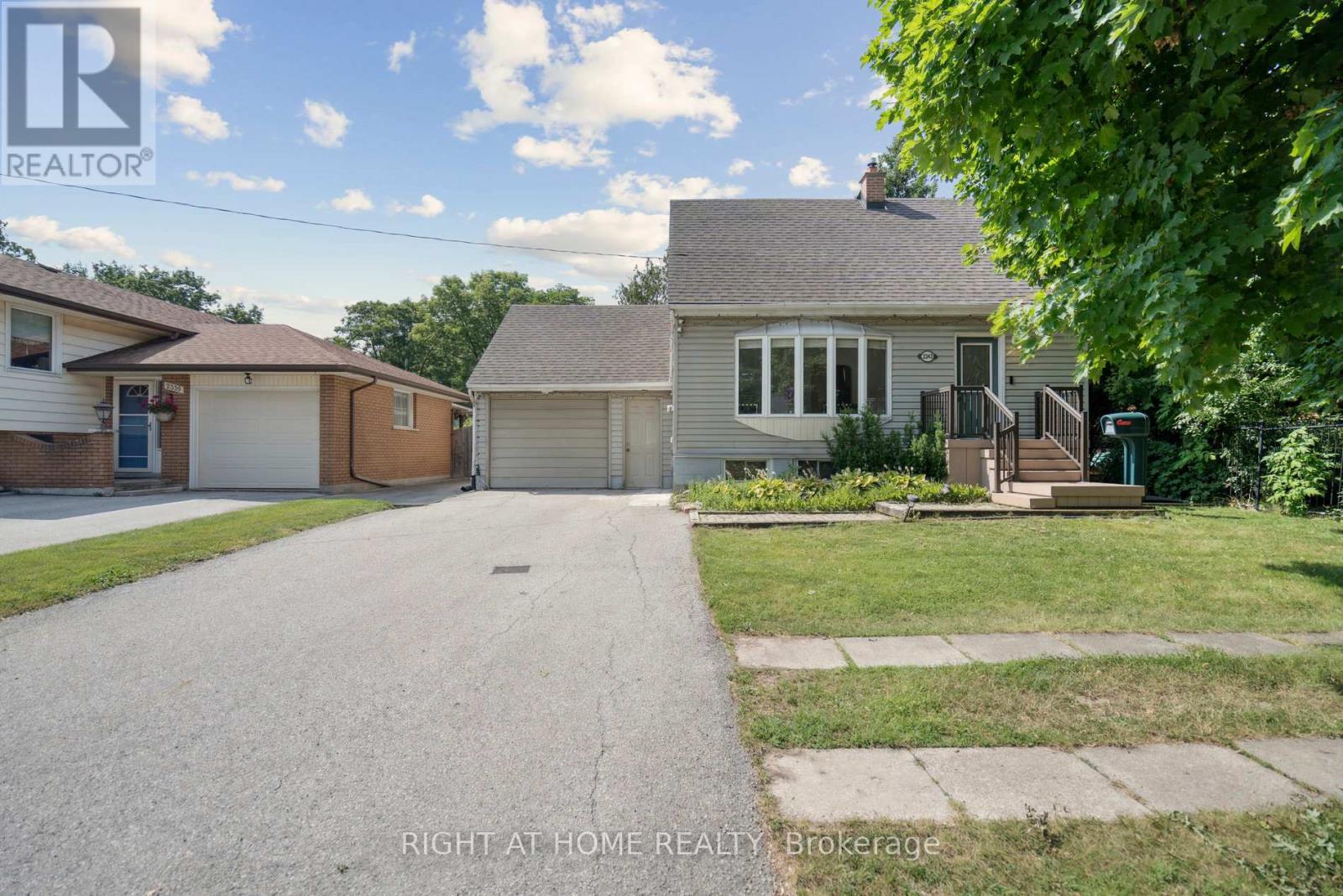 Detached at 2343 MOUNTAINSIDE DRIVE, Burlington (Mountainside)