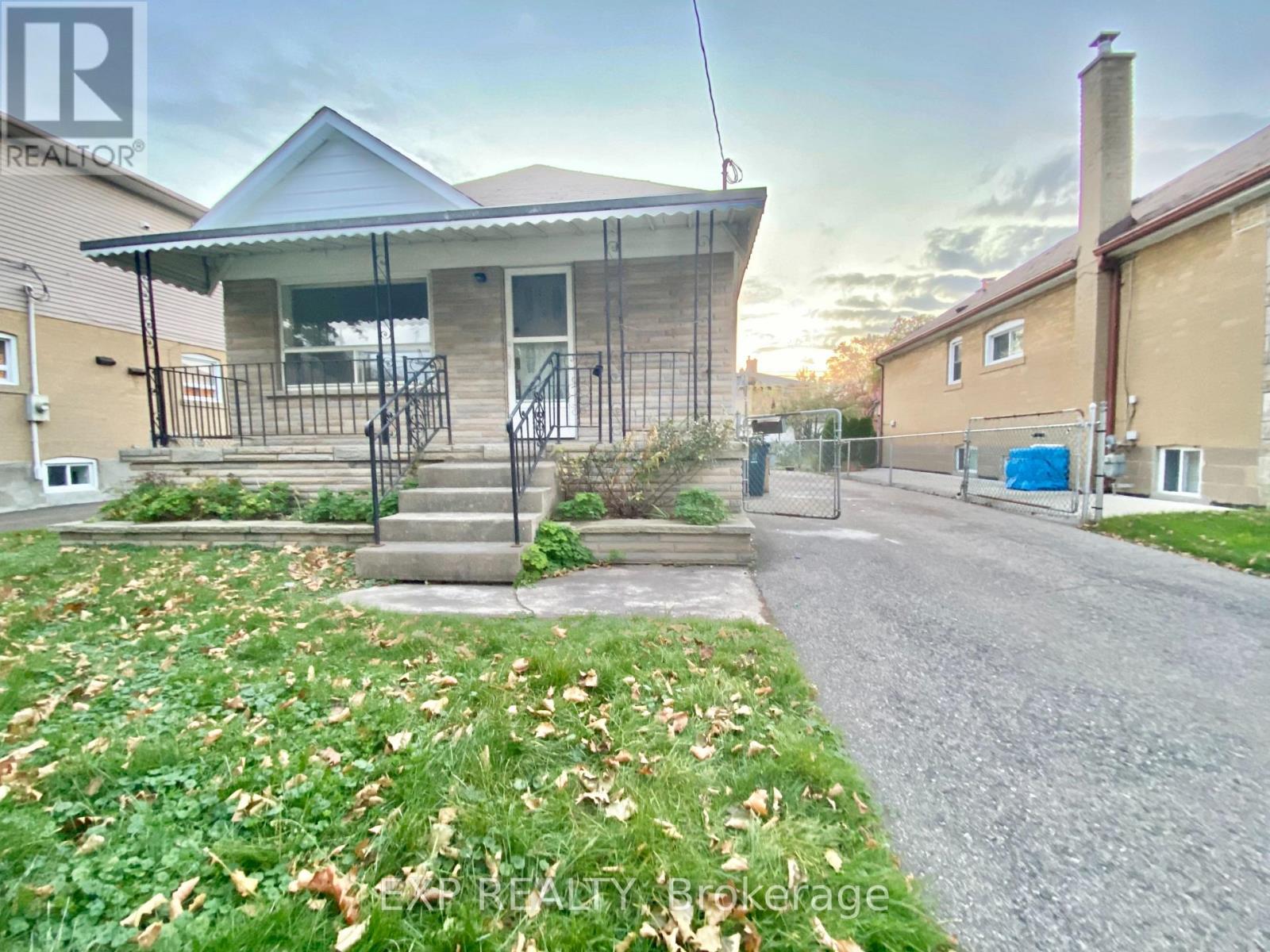 Detached at 158 HALLMARK AVENUE, Toronto (Alderwood)