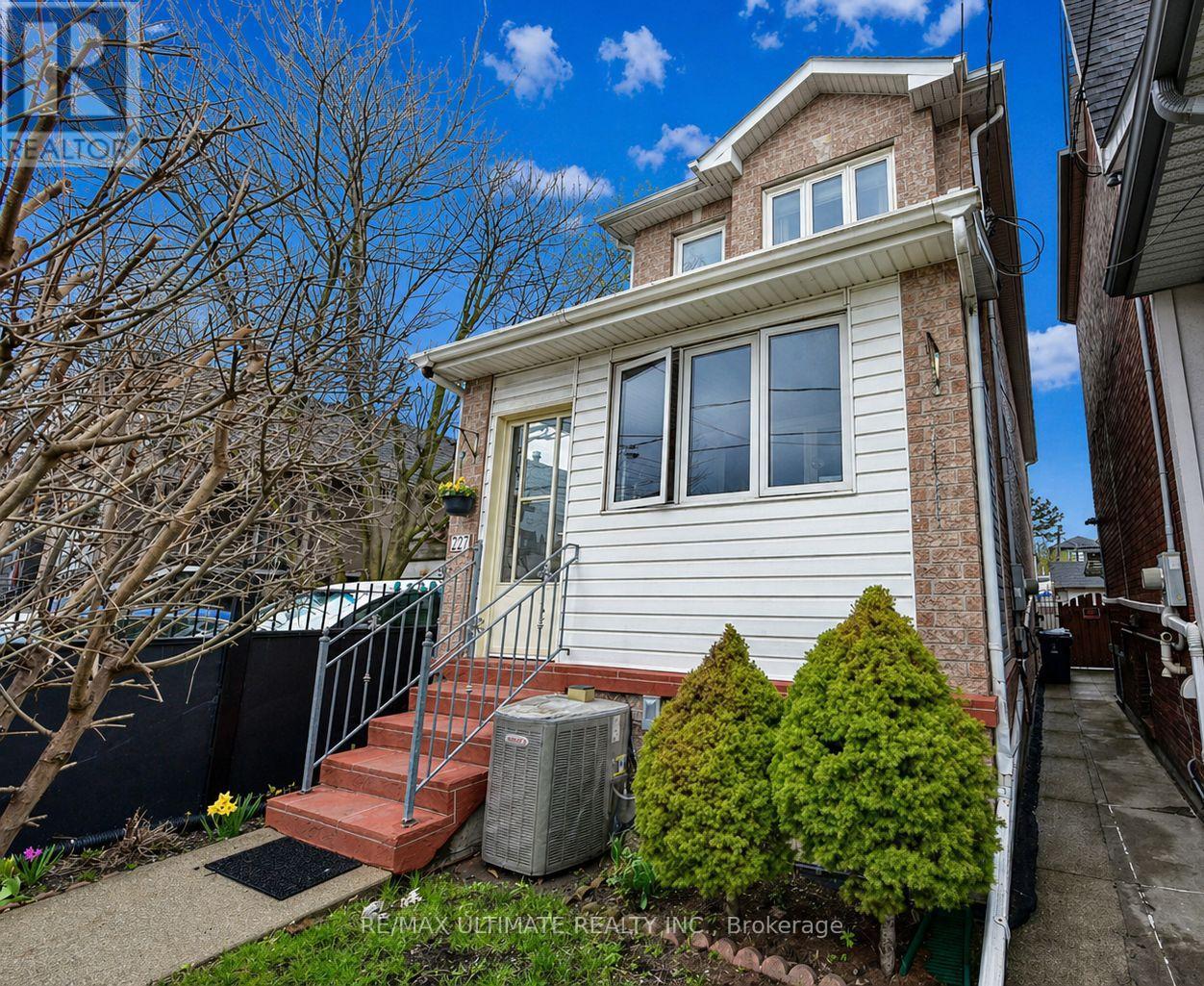 Detached at 227 EARLSCOURT AVENUE, Toronto (Caledonia-Fairbank)