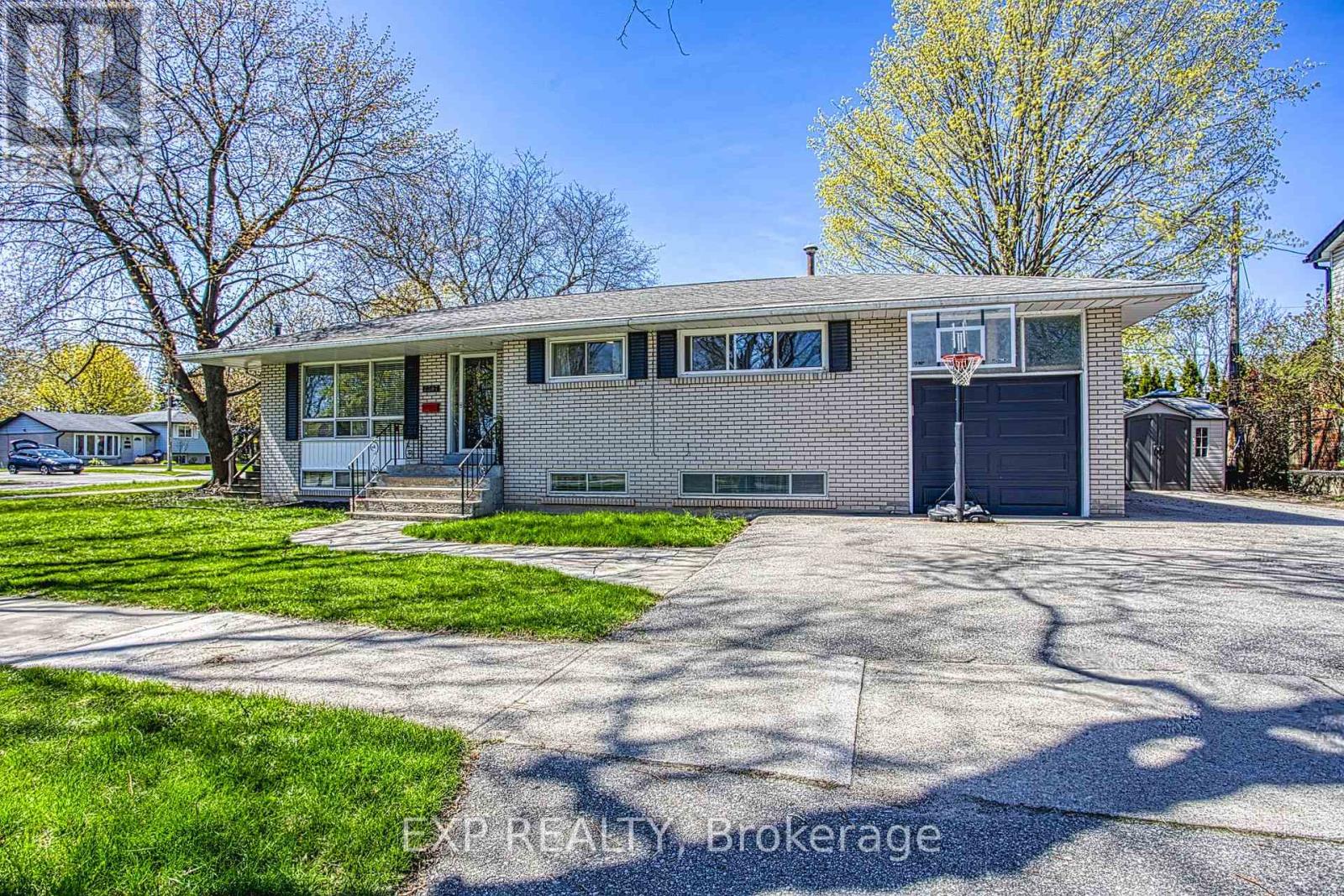 Detached at 2387 CYPRUS AVENUE, Burlington (Mountainside)