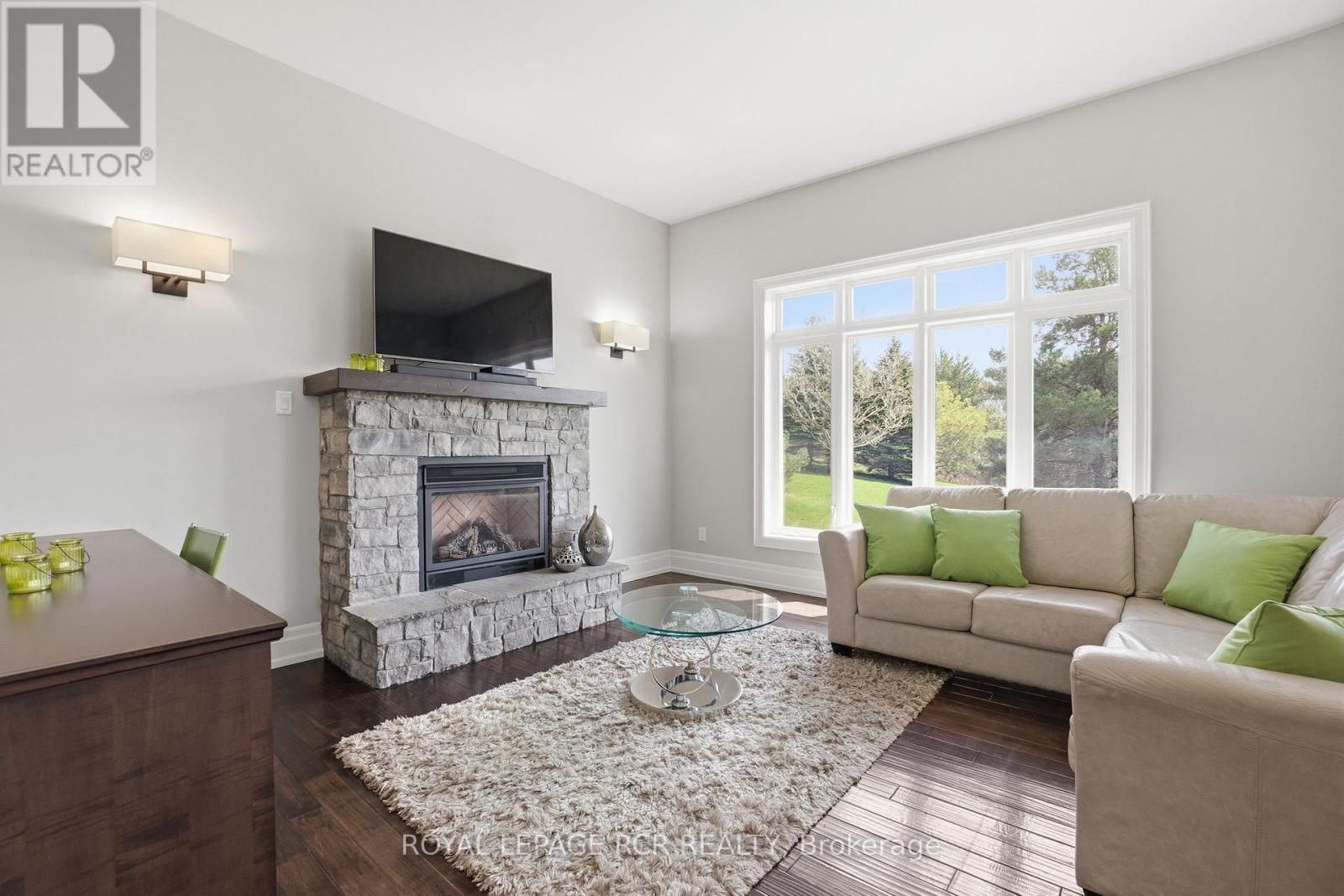 Detached at 7 PROCTOR AVENUE, Caledon