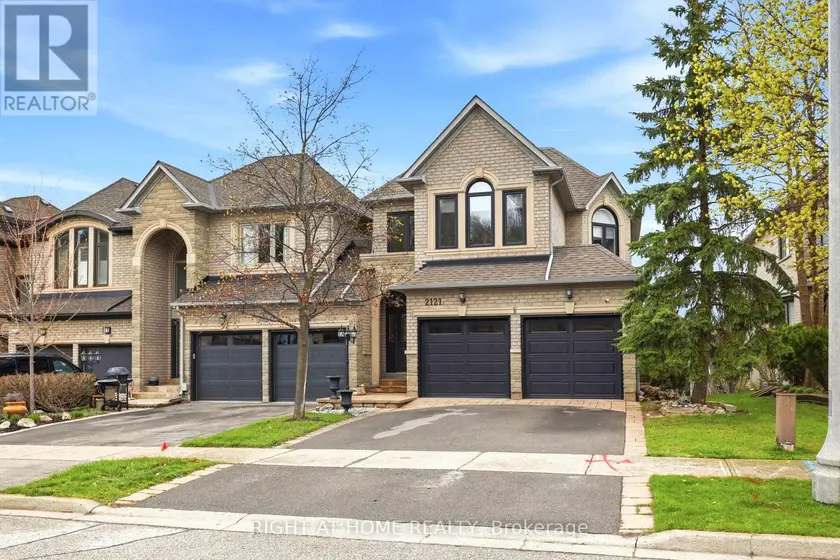 Semi-Detached/Link at 2121 PINEVALLEY CRESCENT, Oakville