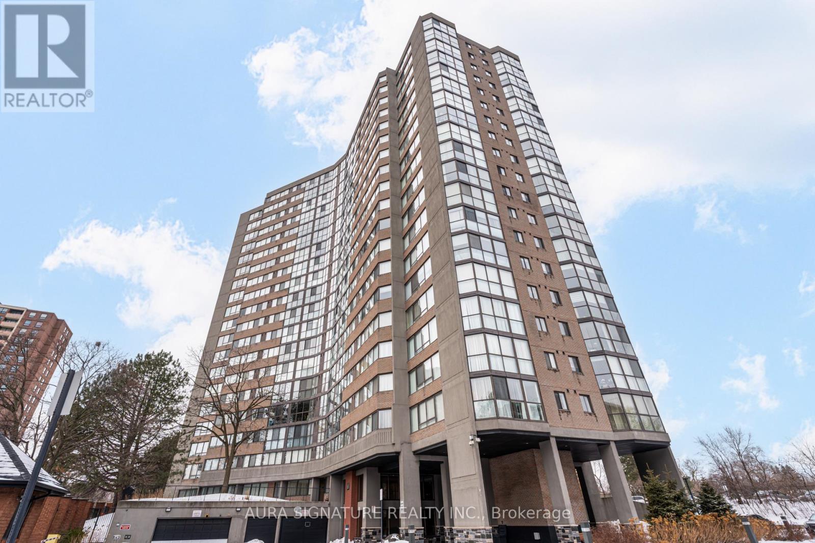 Apartment at 203 - 40 RICHVIEW ROAD, Toronto (Humber Heights)