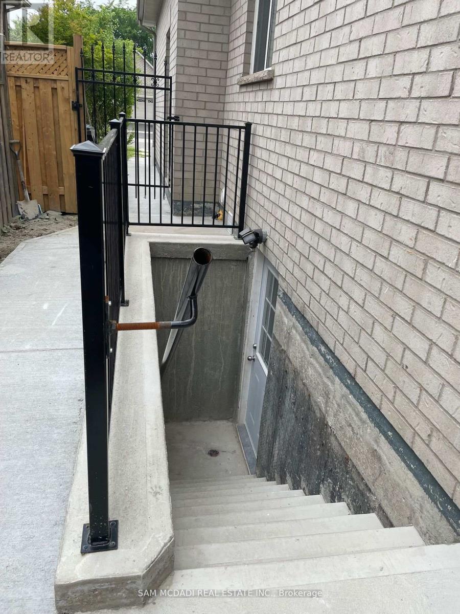 Detached at 565 INDIAN SUMMER (BASEMENT) TRAIL, Mississauga