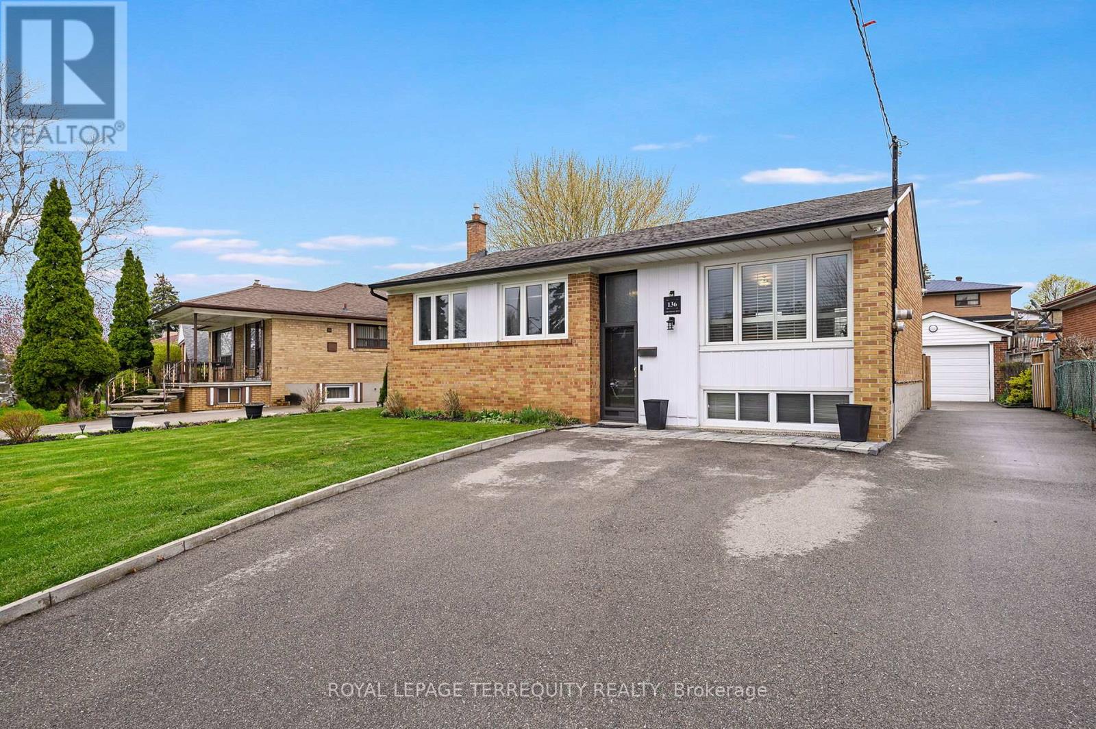 Detached at 136 STRATHBURN BOULEVARD, Toronto (Humberlea-Pelmo Park)