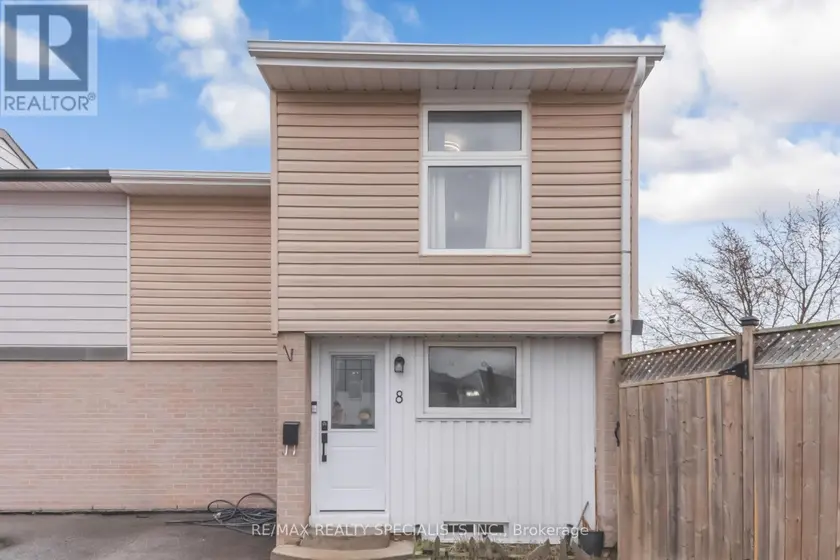 Townhouse at 8 GRANTBROOK COURT, Brampton