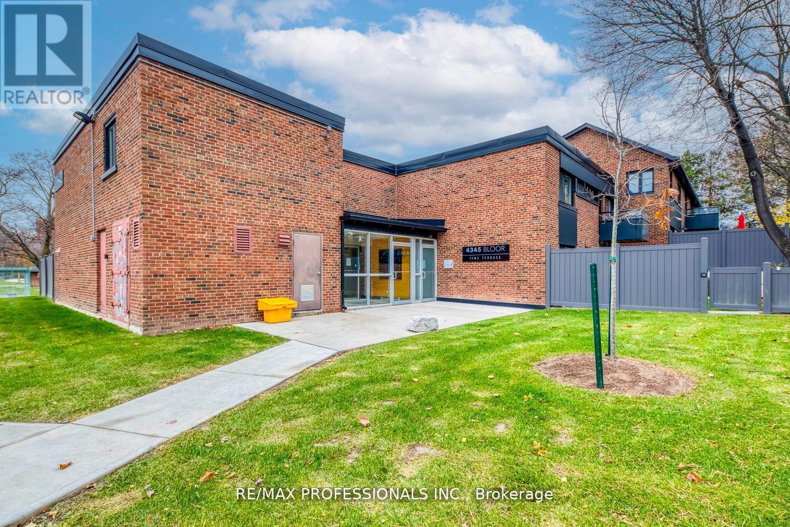 Townhouse at 51 - 4345 BLOOR STREET W, Toronto (Markland Wood)