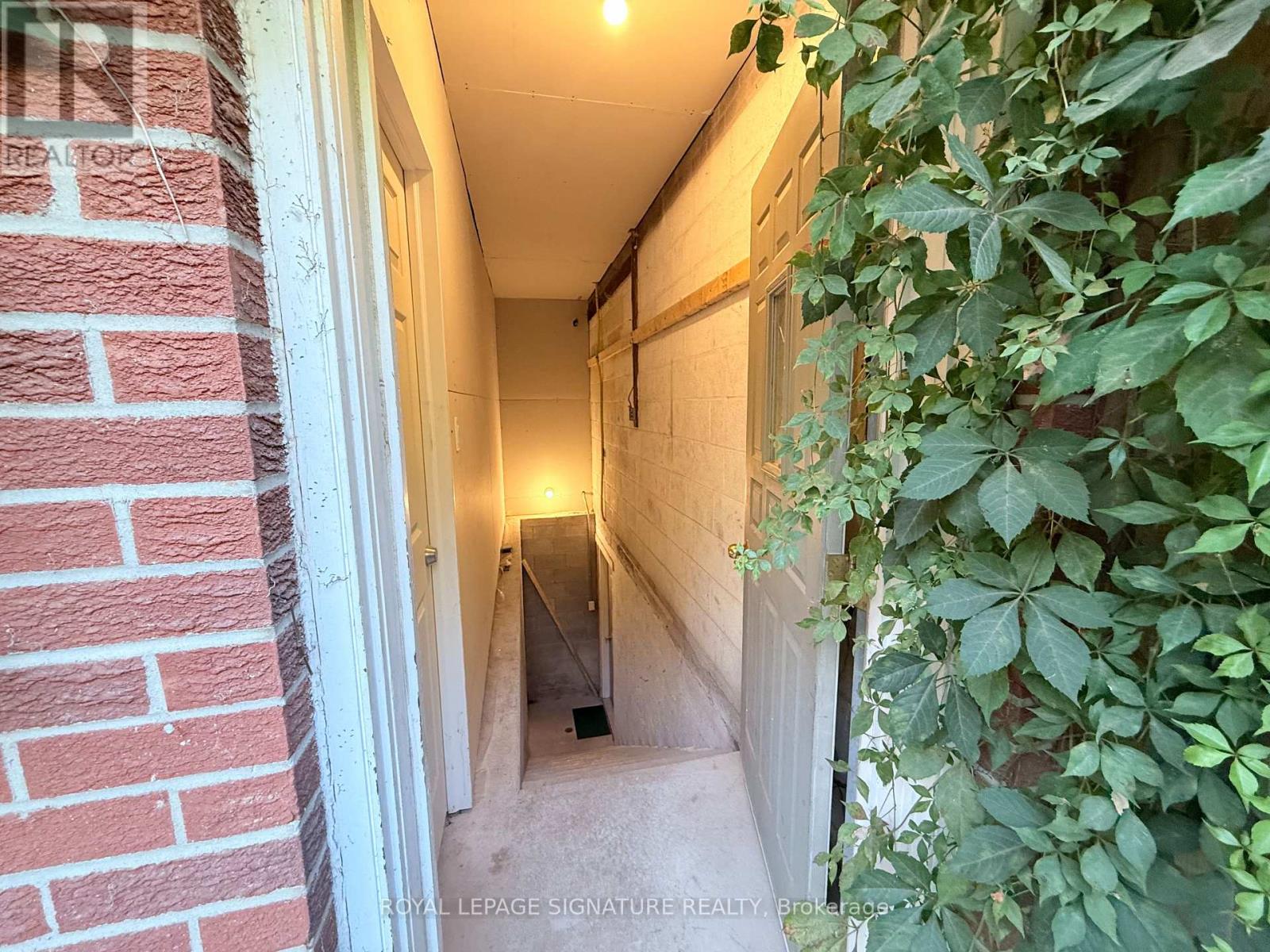 Detached at UPPER - 38 BURNHAMTHORPE ROAD W, Oakville