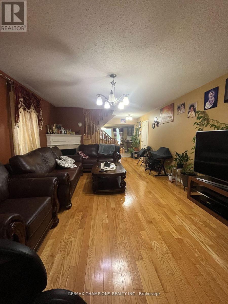 Detached at 23 SNOWDRIFT TRAIL, Brampton