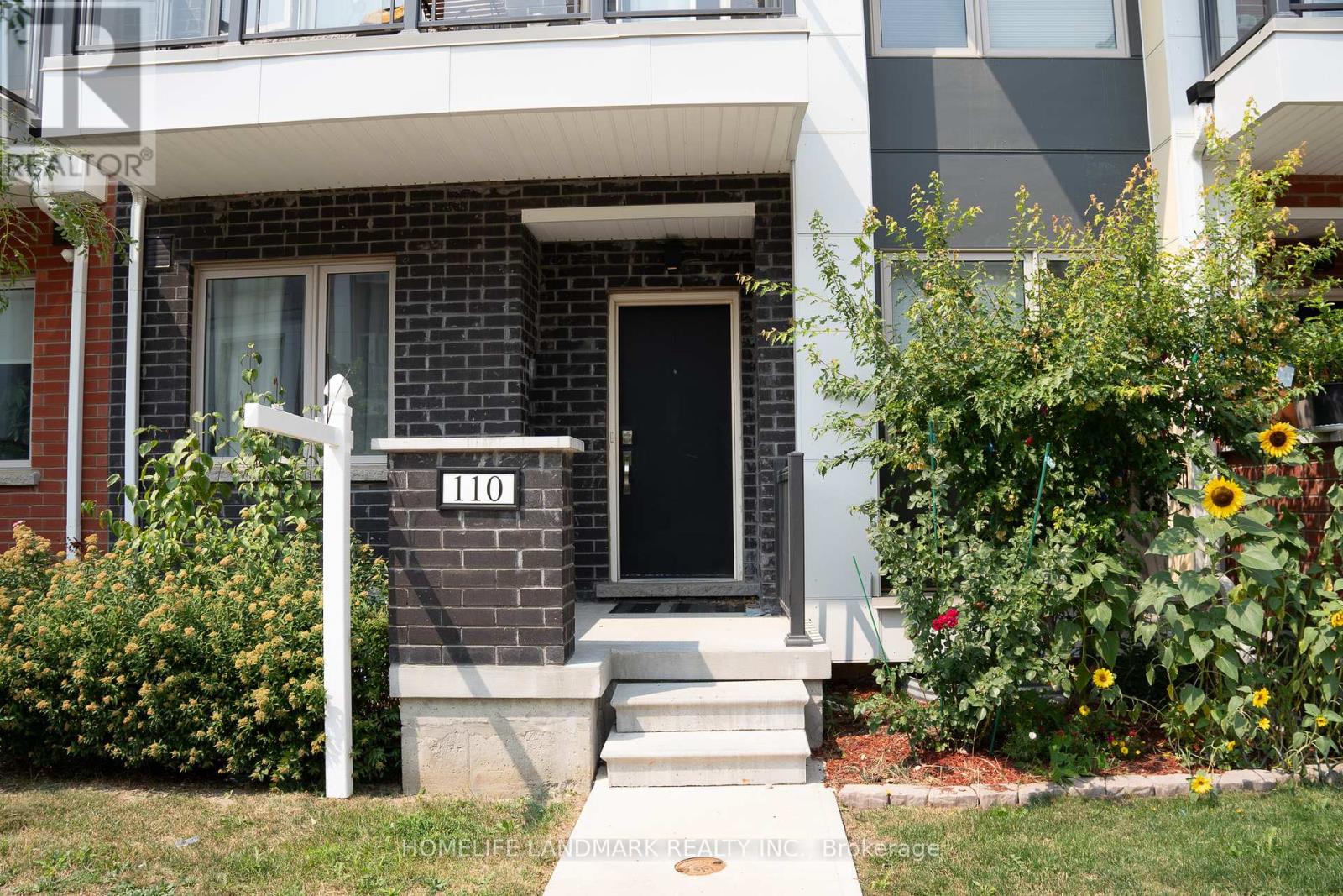 Townhouse at 110 WILLIAM DUNCAN ROAD, Toronto (Downsview-Roding-CFB)