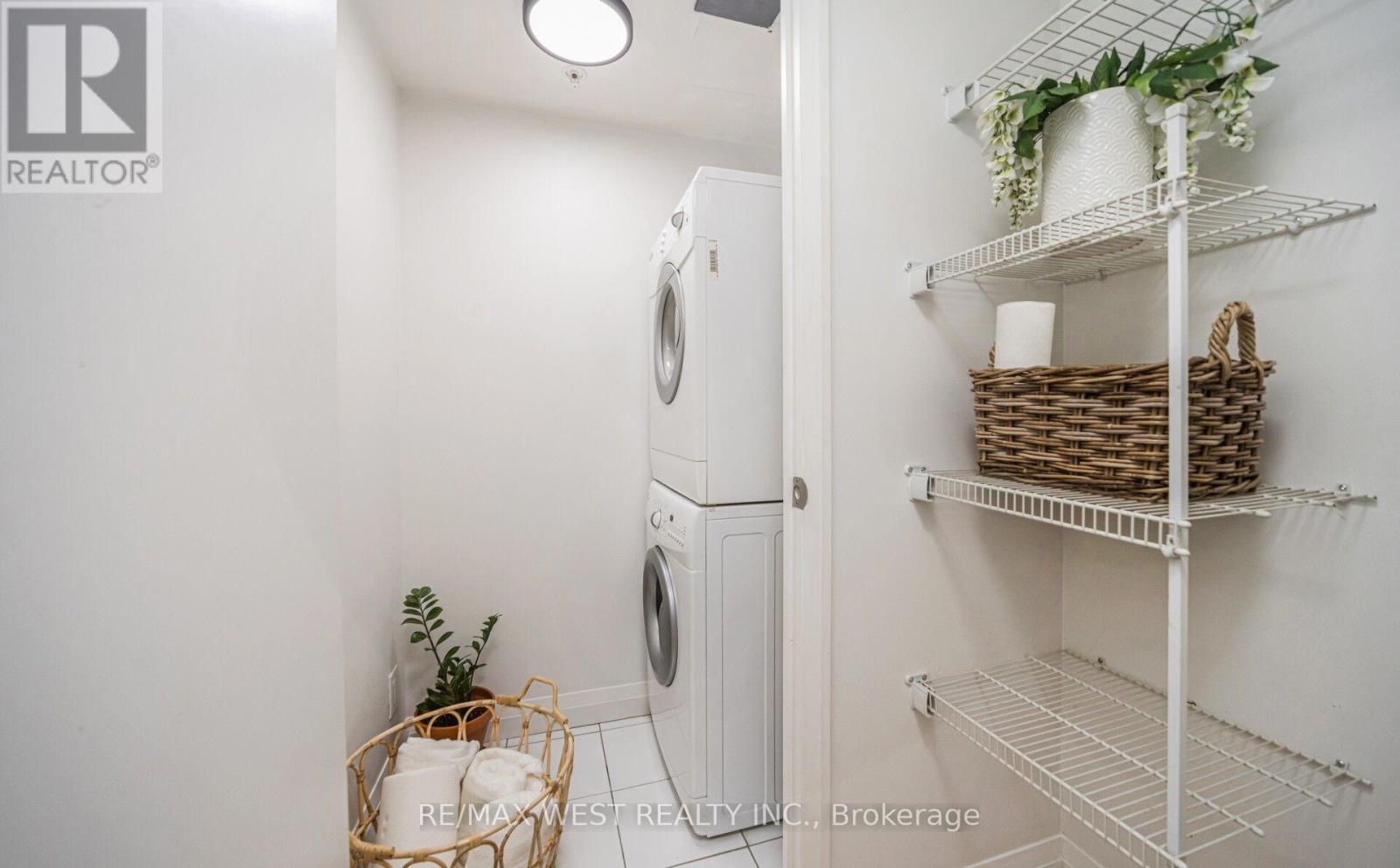 Apartment at 905 - 1 VALHALLA INN ROAD, Toronto