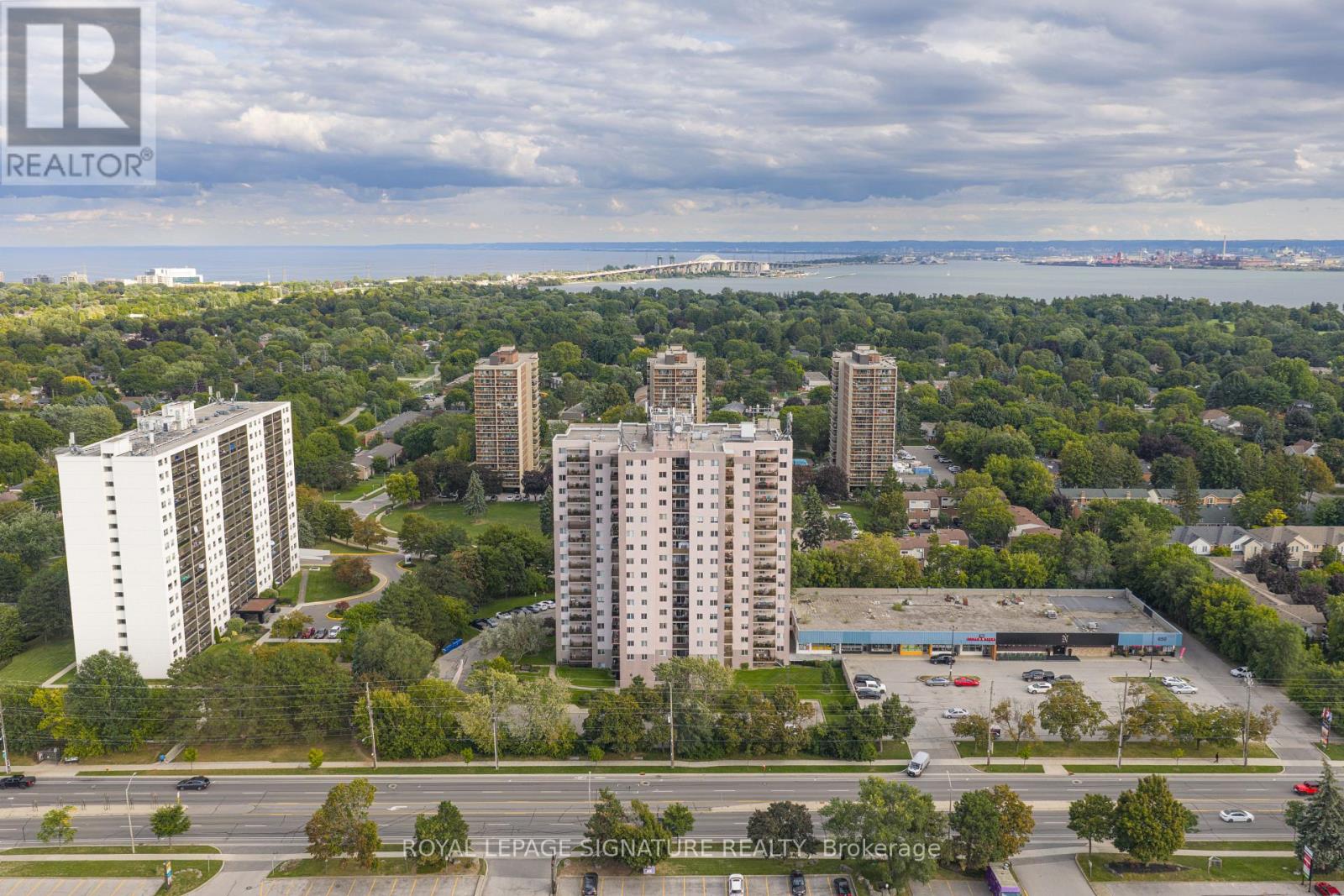 Apartment at 1608 - 975 WARWICK COURT, Burlington (LaSalle)