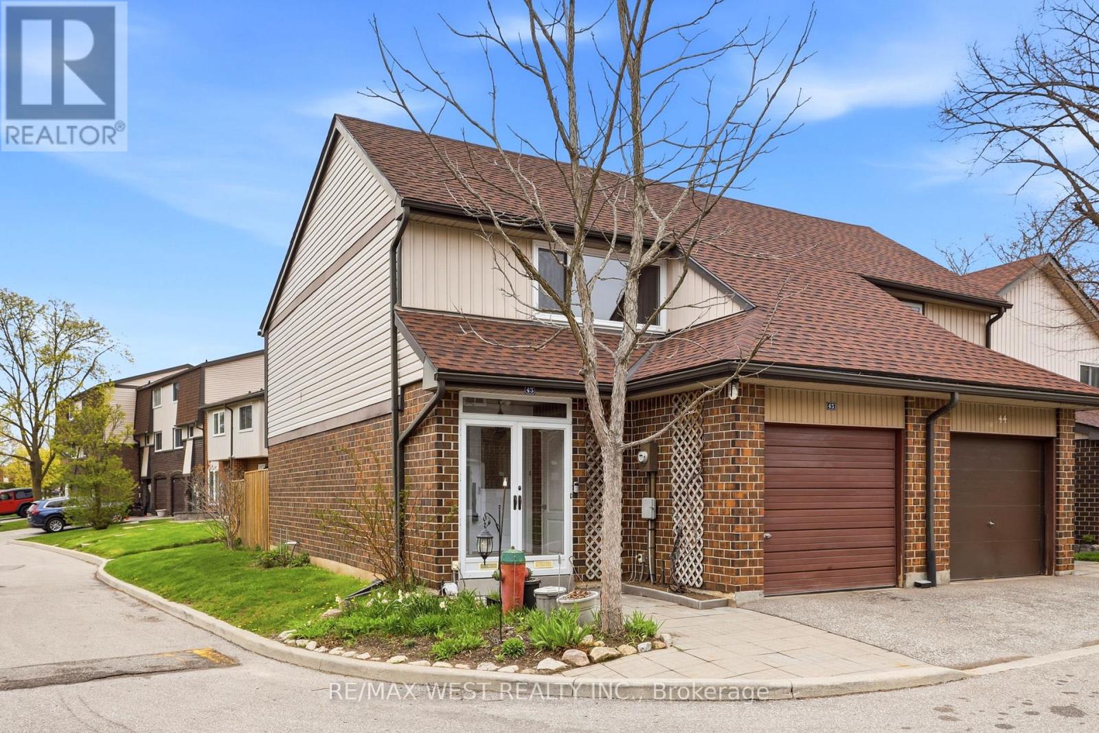 Townhouse at 43 - 318 LAURIER AVENUE, Milton (OM Old Milton)