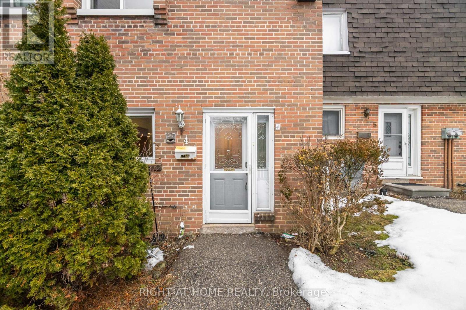 Townhouse at 4 - 415 SILVERSTONE DRIVE, Toronto (West Humber-Clairville)