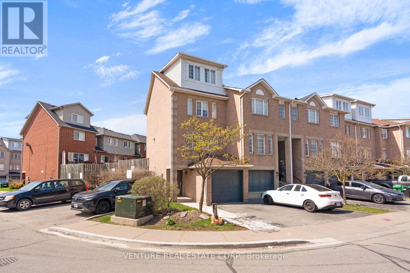 Townhouse at 19 SPADINA ROAD, Brampton (Brampton West)