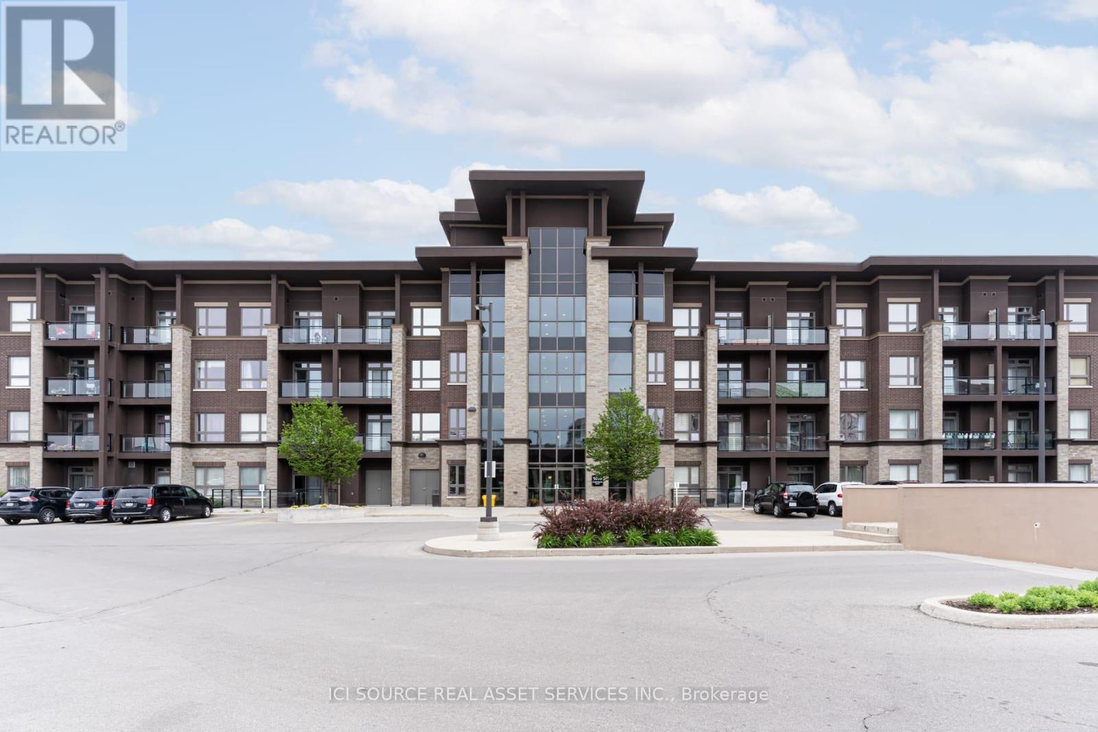Apartment at 238 - 5010 CORPORATE DRIVE, Burlington (Uptown)