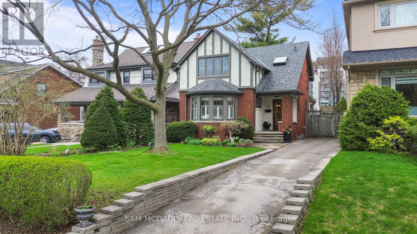 Detached at 98 GOVERNMENT ROAD, Toronto (Kingsway South)