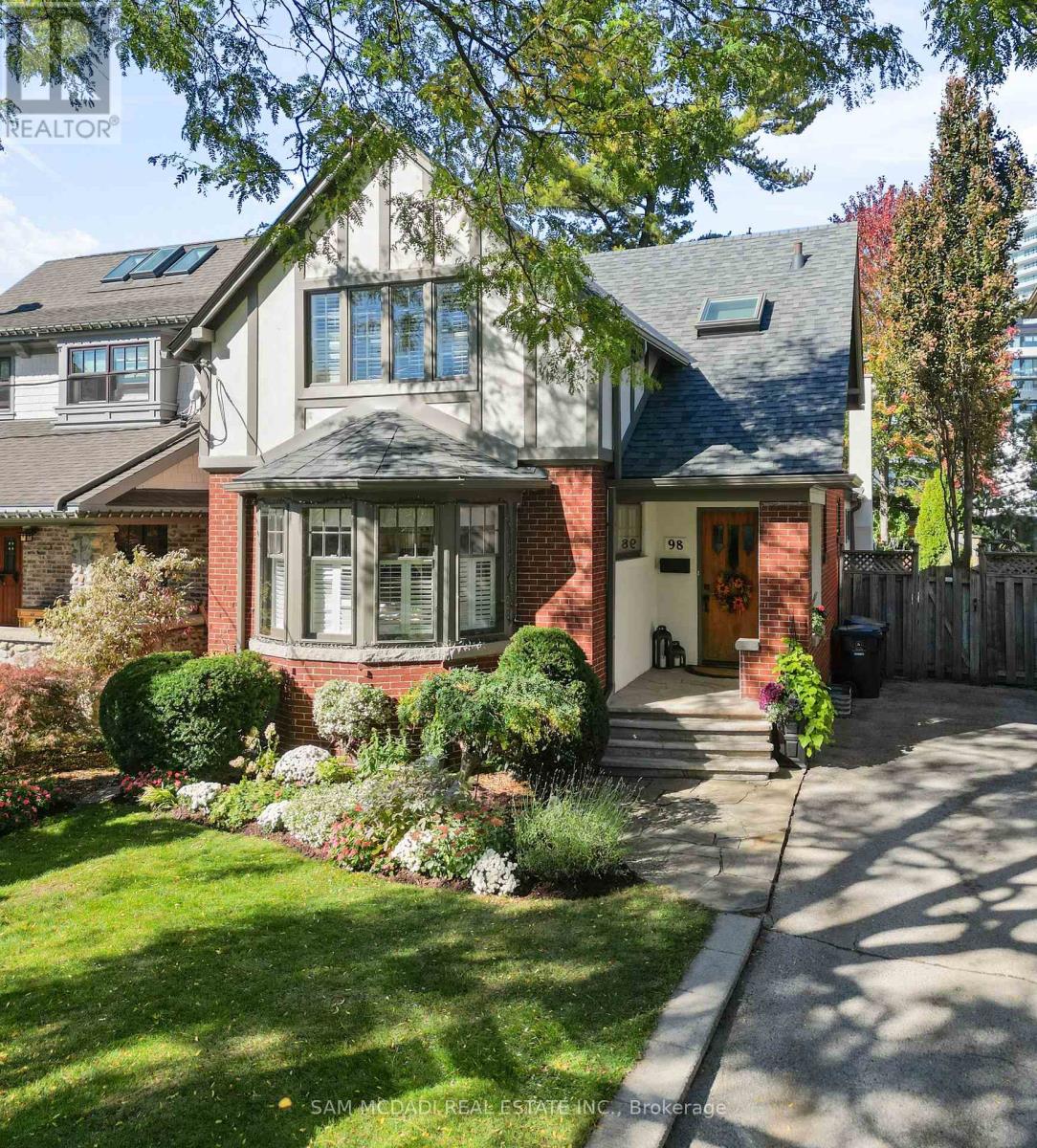 Detached at 98 GOVERNMENT ROAD, Toronto