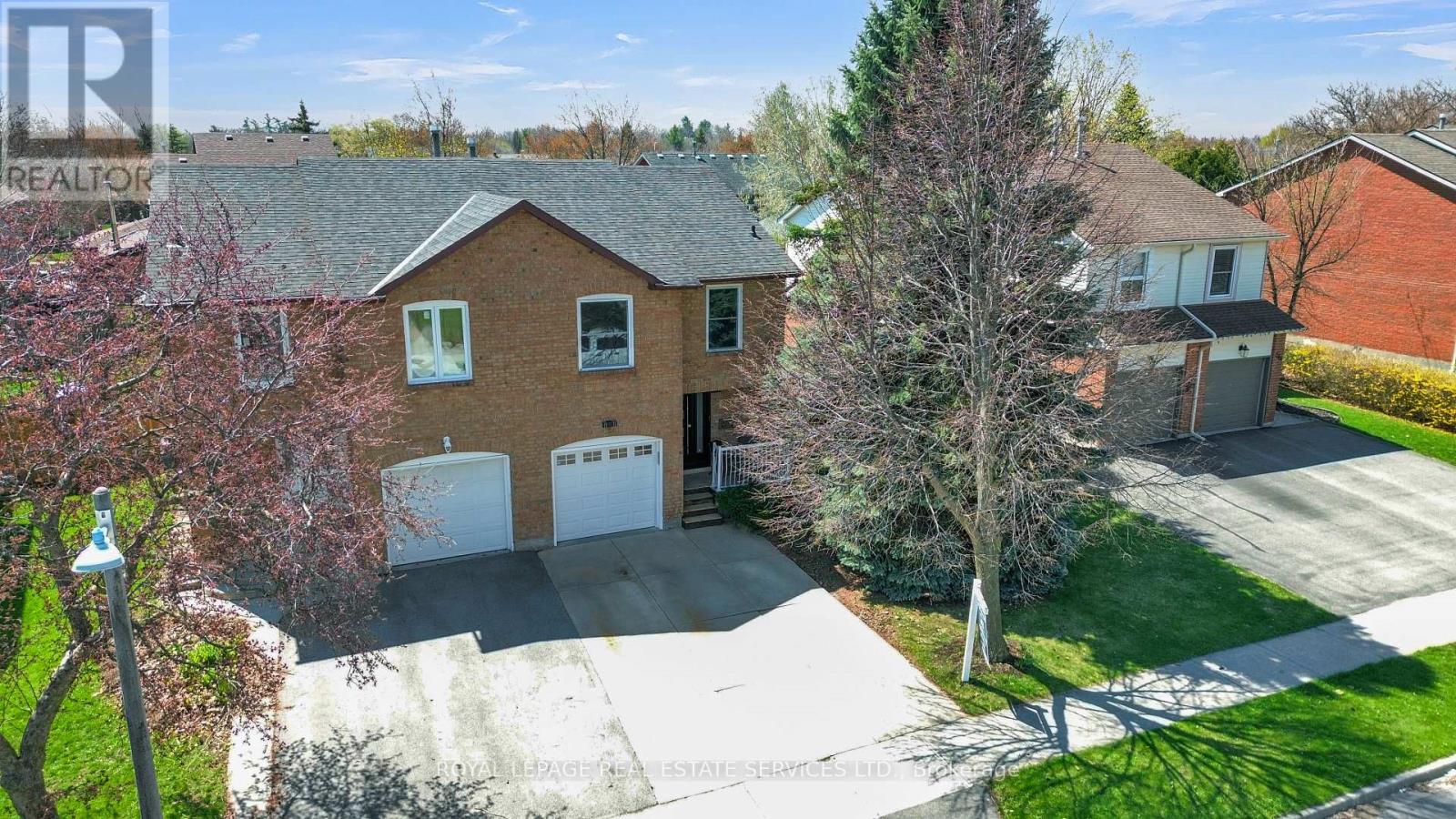 Semi-Detached/Link at 284 RIMMINGTON DRIVE, Oakville (RO River Oaks)