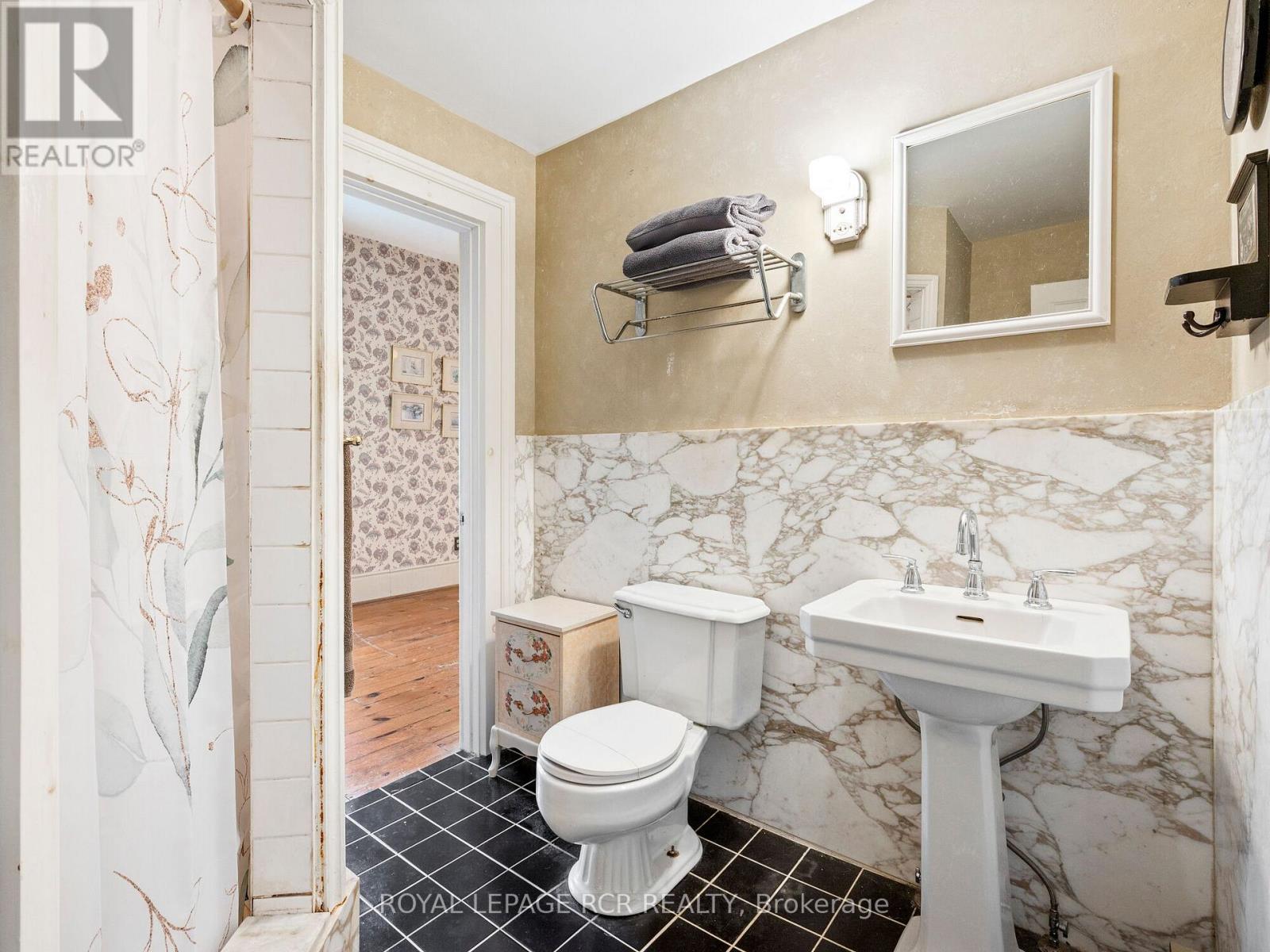 Detached at 11 THIRD AVENUE, Orangeville