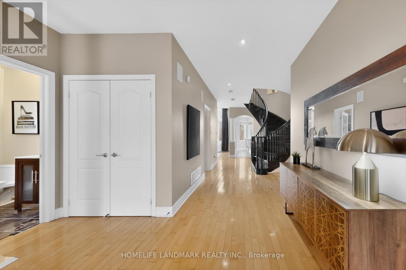 Detached at 2481 WHISTLING SPRINGS CRESCENT, Oakville