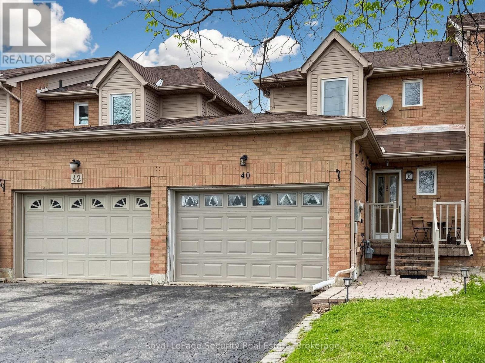 Townhouse at 40 LANGDALE CRESCENT, Brampton (Fletcher's West)