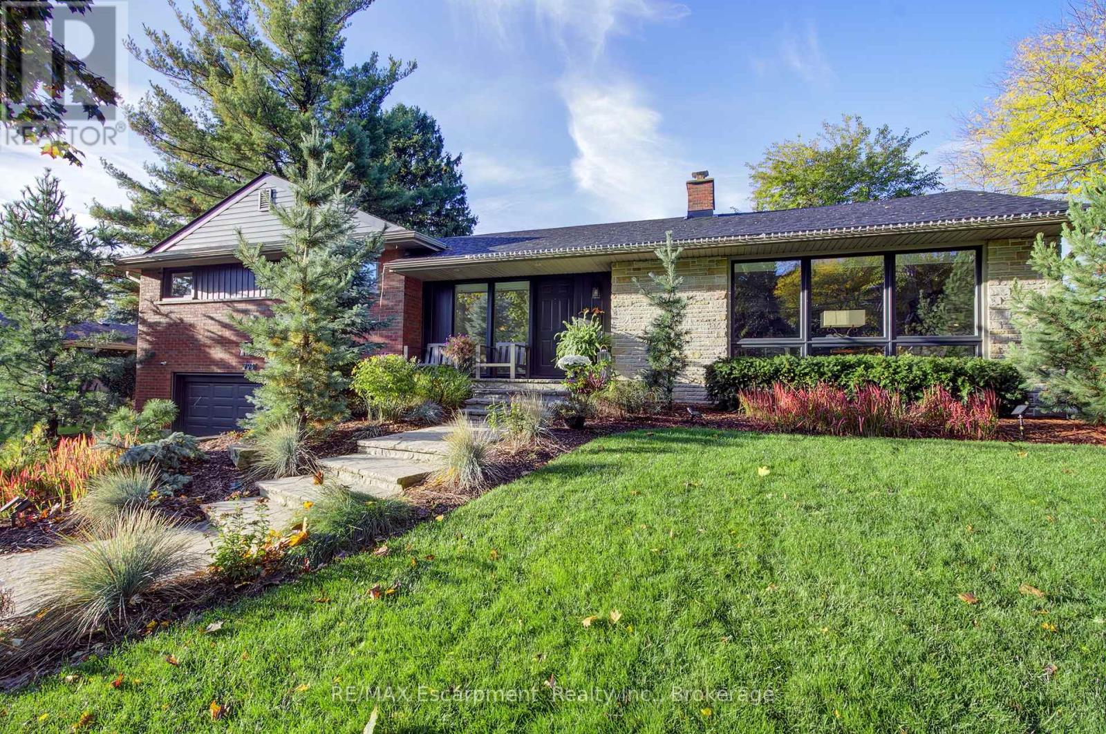 Detached at 794 FALCON BOULEVARD, Burlington (LaSalle)