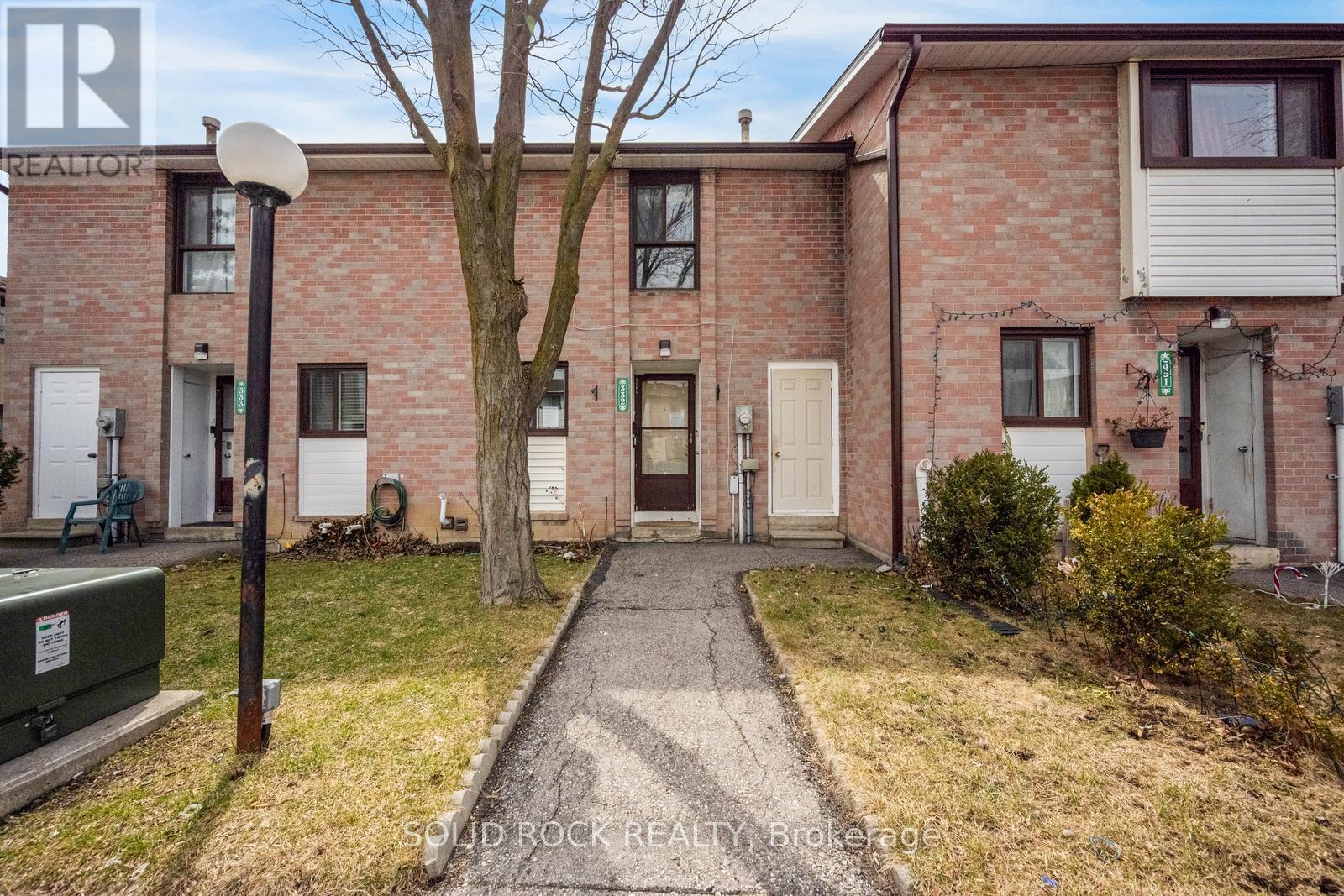 Townhouse at 332 - 332 FLEETWOOD CRESCENT, Brampton (Southgate)