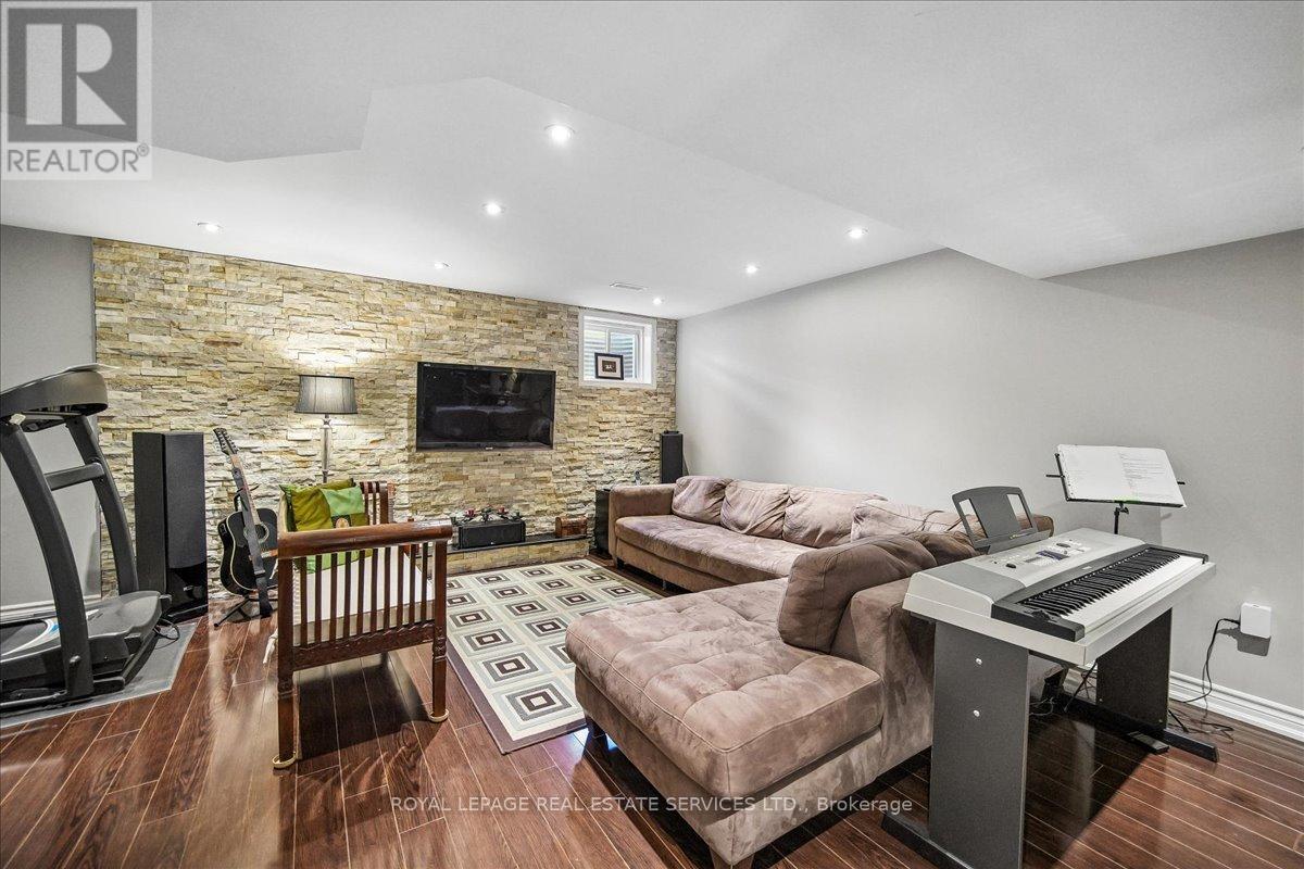 Detached at 693 SAVOLINE BOULEVARD, Milton