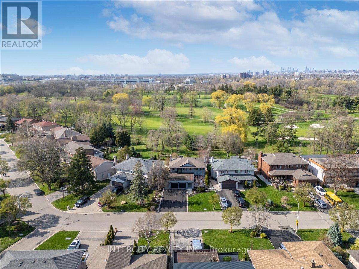 Detached at 61 GOLFWOOD HEIGHTS, Toronto (Kingsview Village-The Westway)