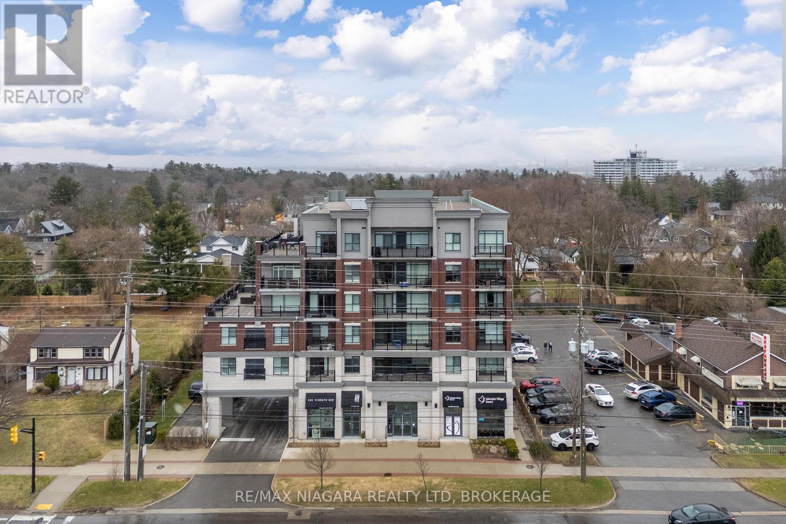 Apartment at 203 - 34 PLAINS ROAD E, Burlington (LaSalle)