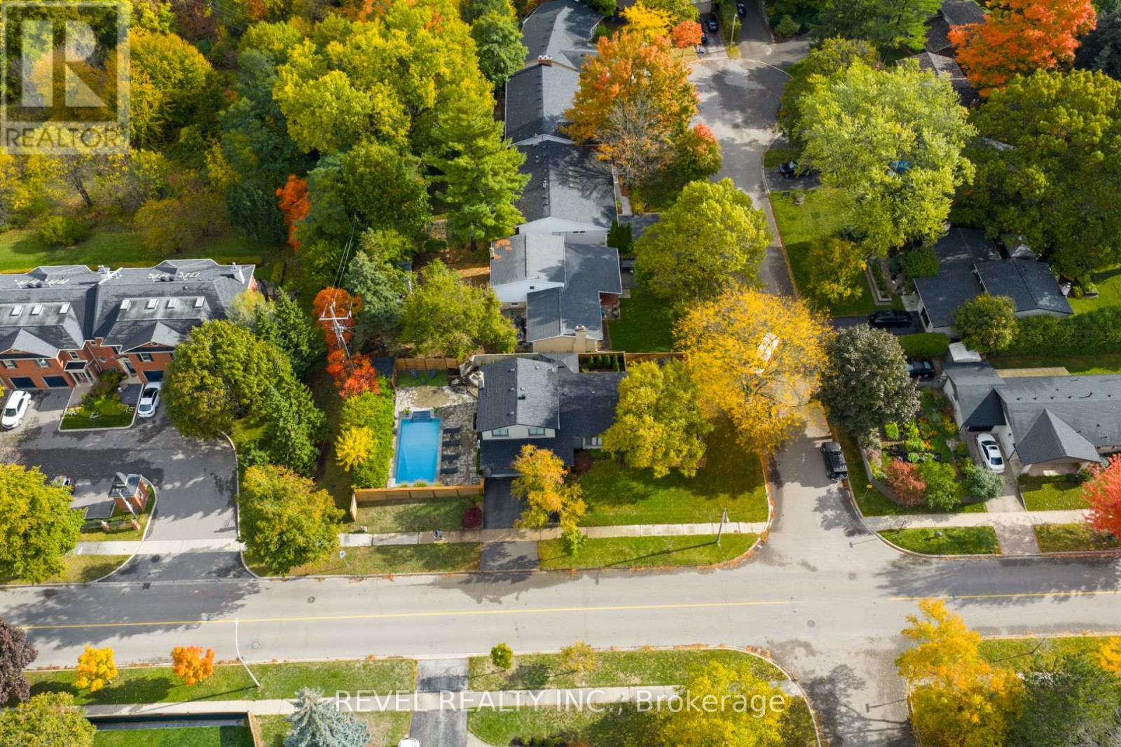 Detached at 134 FAIRWOOD PLACE W, Burlington (LaSalle)