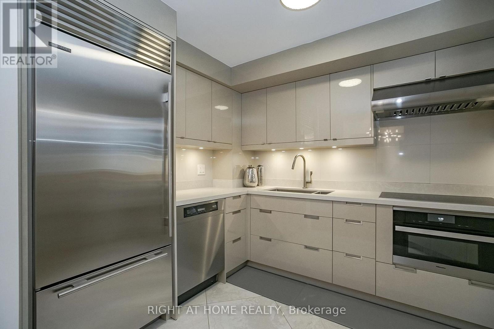 Apartment at 217 - 2119 LAKE SHORE BOULEVARD W, Toronto (Mimico)