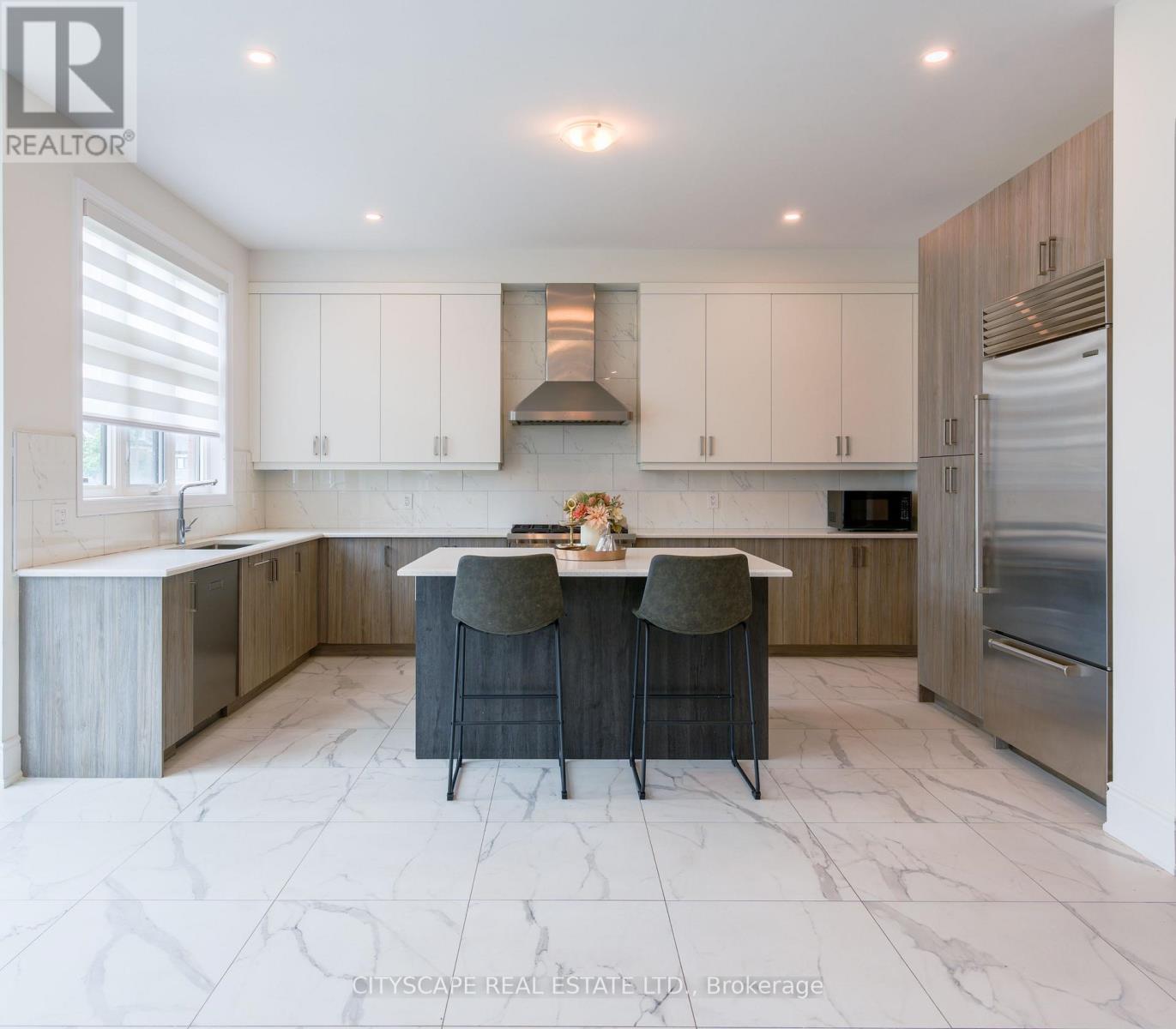Detached at 2405 IRENE CRESCENT, Oakville