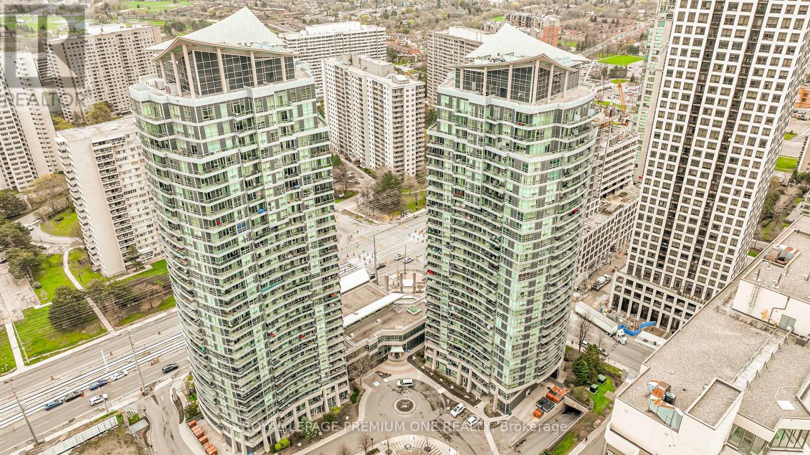 Apartment at 303 - 33 ELM DRIVE, Mississauga (City Centre)