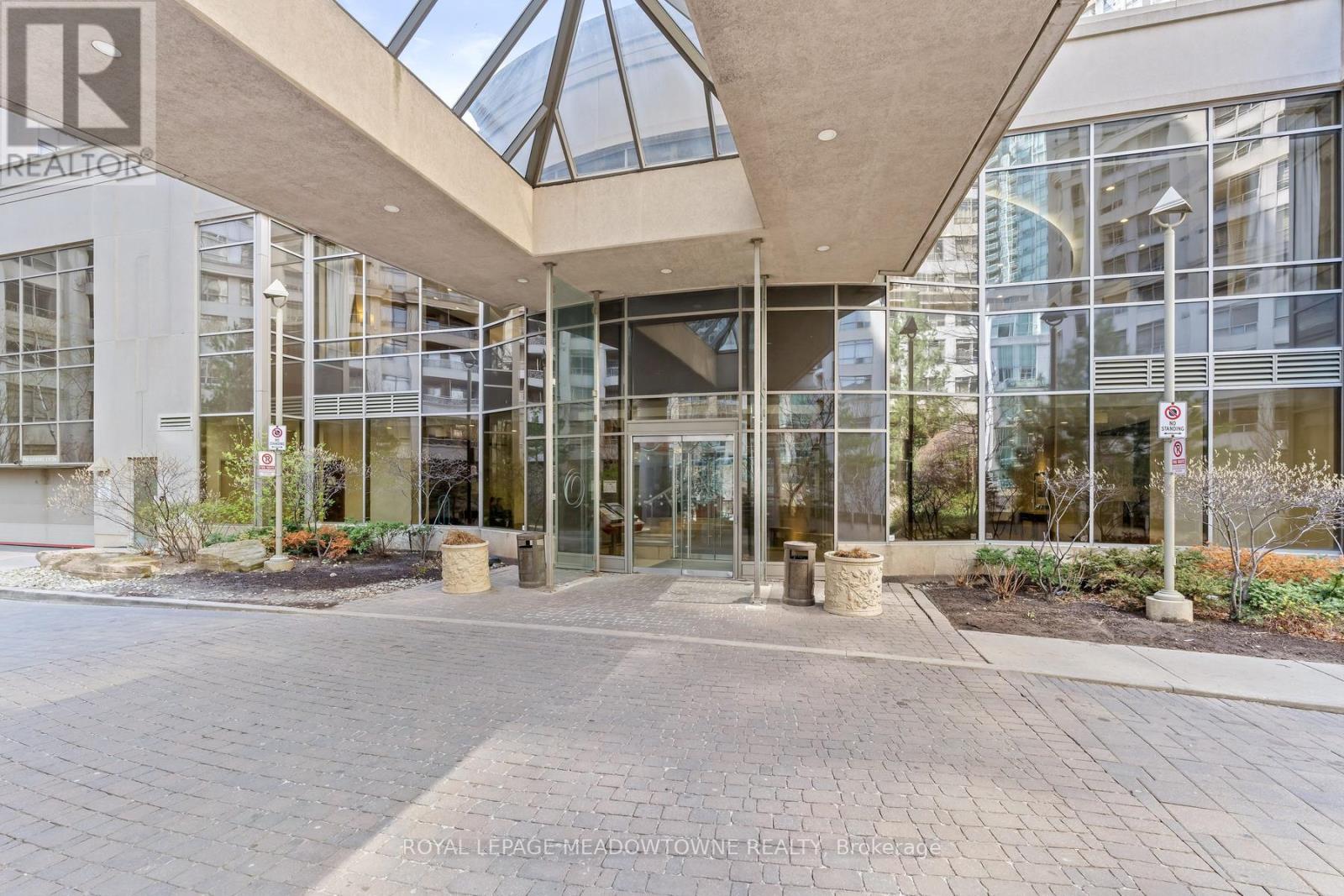 Apartment at 1030 - 3888 DUKE OF YORK BOULEVARD, Mississauga